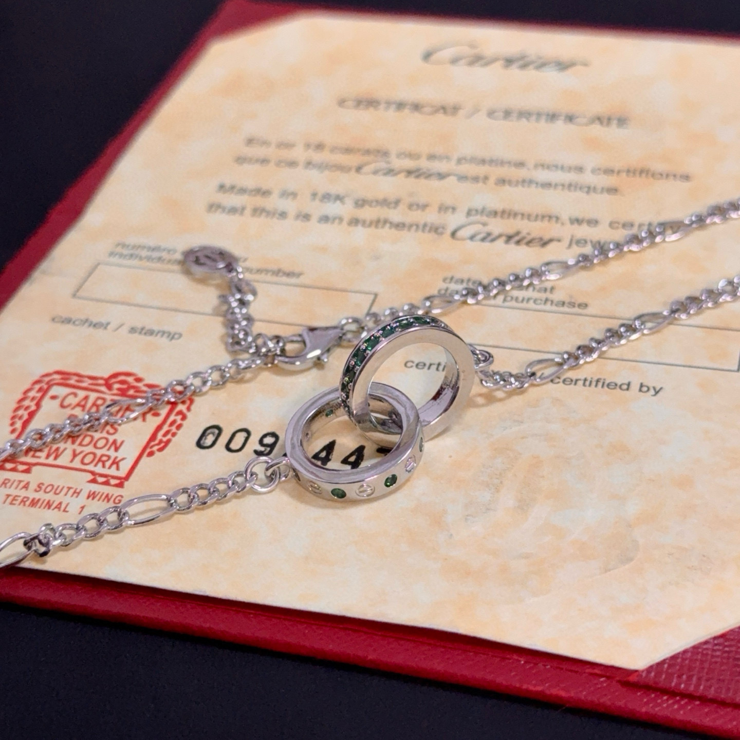 卡地亚镶钻项链 高端定制版本 镶嵌钻工艺 V金材质 经典而时尚风格 用凌厉线条重构爱情美学！打破常规，镶