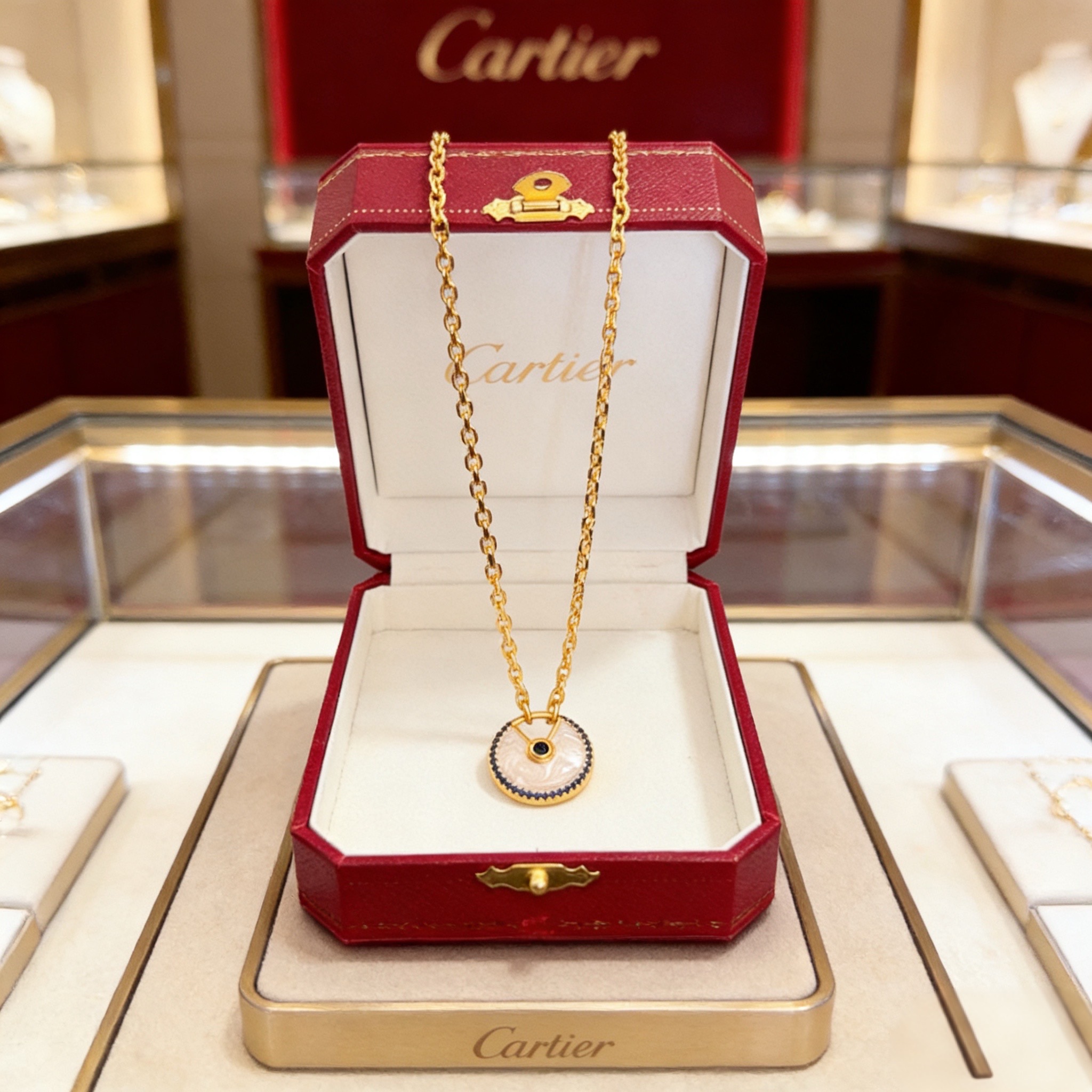 卡地亚镶钻项链 高端定制版本 镶嵌钻工艺 V金材质 经典而时尚风格 用凌厉线条重构爱情美学！打破常规，镶