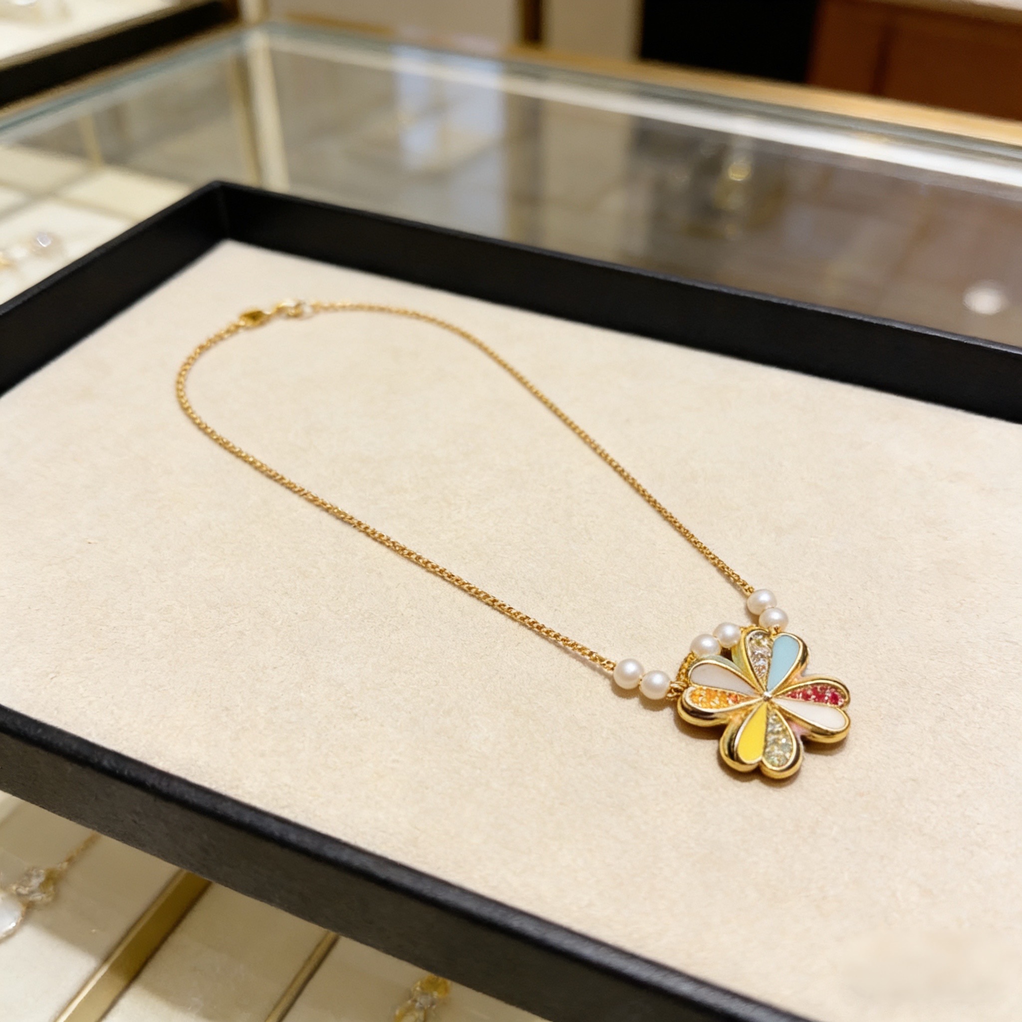 精工原版〕VCA四叶草🍀梵克雅🍛项链，经典之作 官网同款 时尚潮流 采用多层次金属雕刻设计 使花瓣更立体