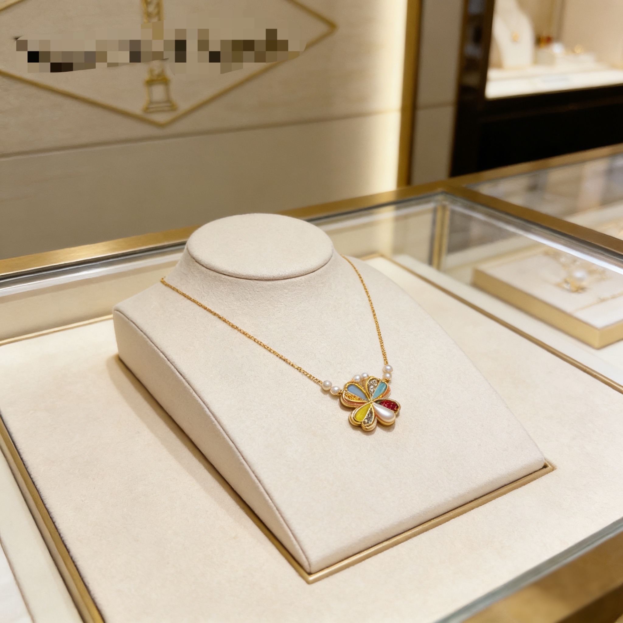 精工原版〕VCA四叶草🍀梵克雅🍛项链，经典之作 官网同款 时尚潮流 采用多层次金属雕刻设计 使花瓣更立体