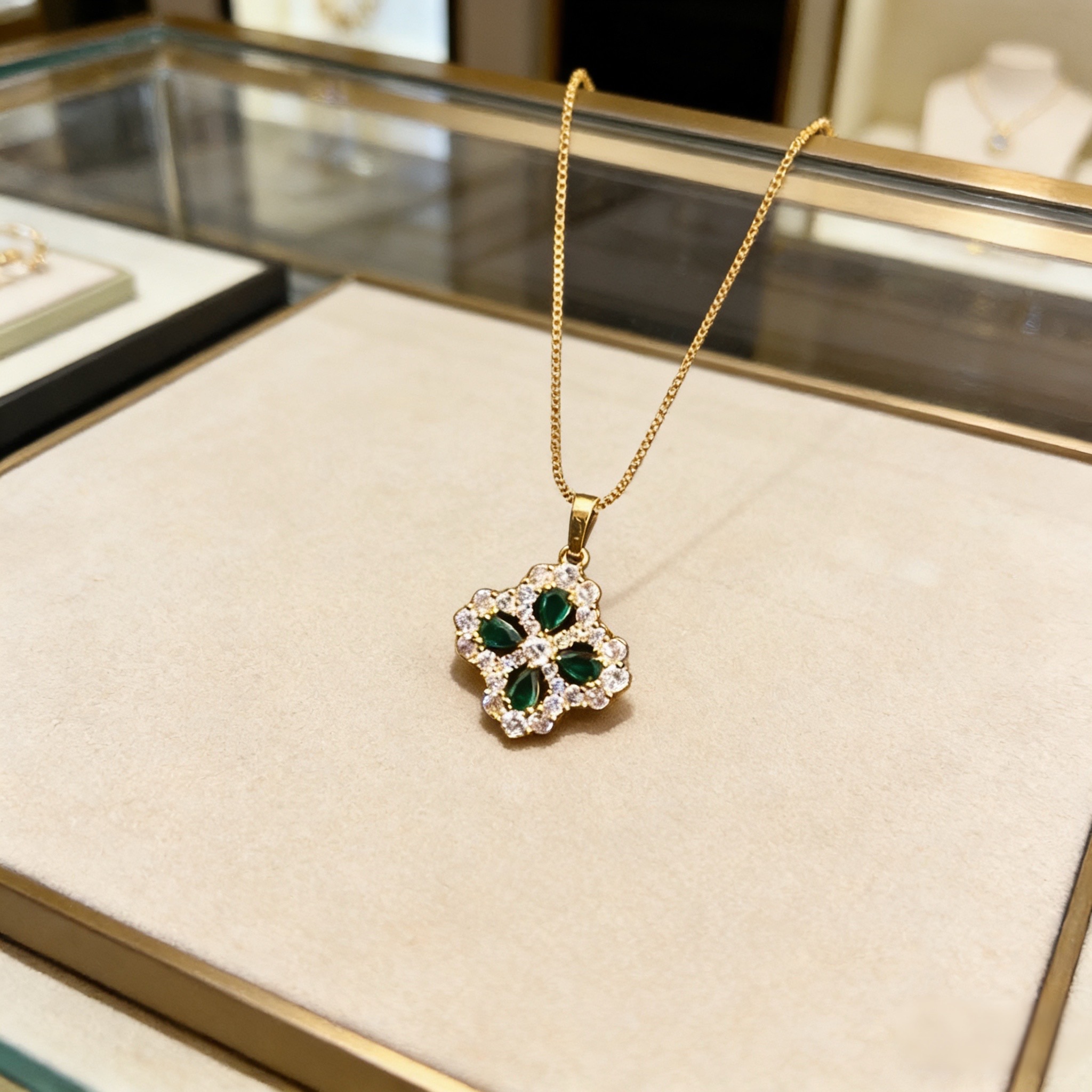 〔精工原版〕VCA四叶草🍀梵克雅🍛项链，经典之作 官网同款 时尚潮流 采用多层次金属雕刻设计 使花瓣更立