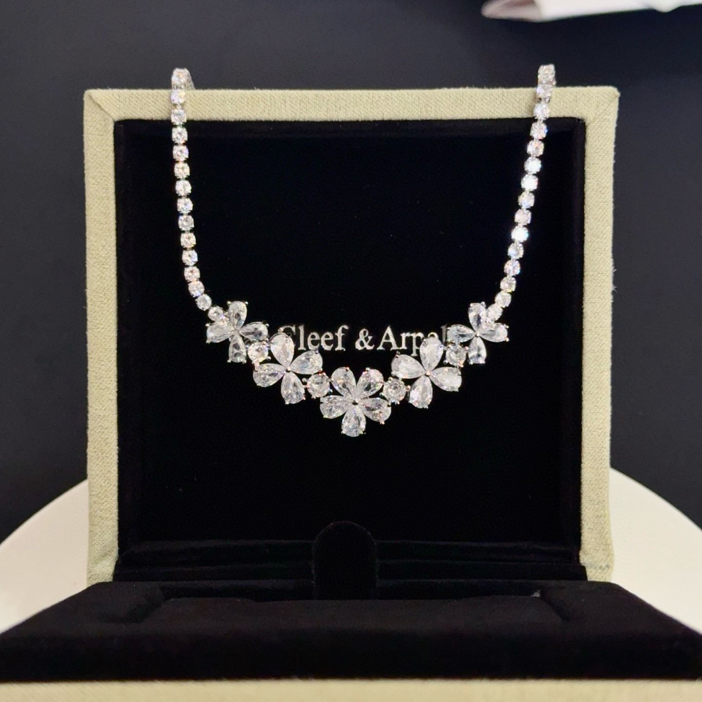 精工原版〕VCA四叶草🍀梵克雅🍛项链，经典之作 官网同款 时尚潮流 采用多层次金属雕刻设计 使花瓣更立体