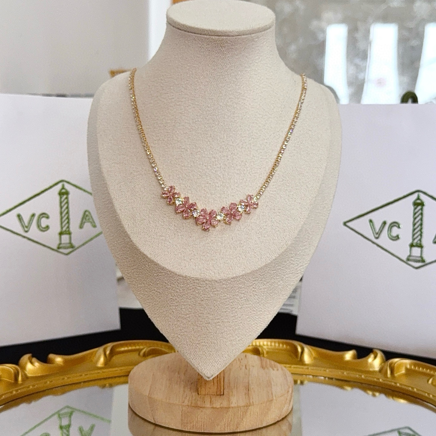 精工原版〕VCA四叶草🍀梵克雅🍛项链，经典之作 官网同款 时尚潮流 采用多层次金属雕刻设计 使花瓣更立体