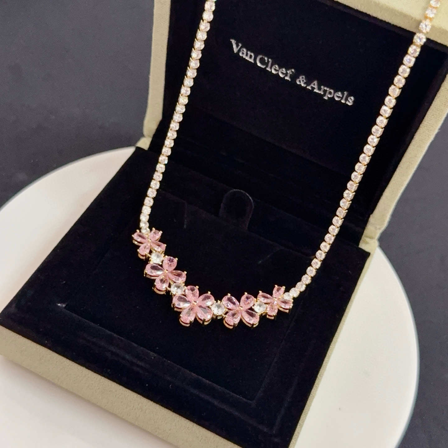 精工原版〕VCA四叶草🍀梵克雅🍛项链，经典之作 官网同款 时尚潮流 采用多层次金属雕刻设计 使花瓣更立体