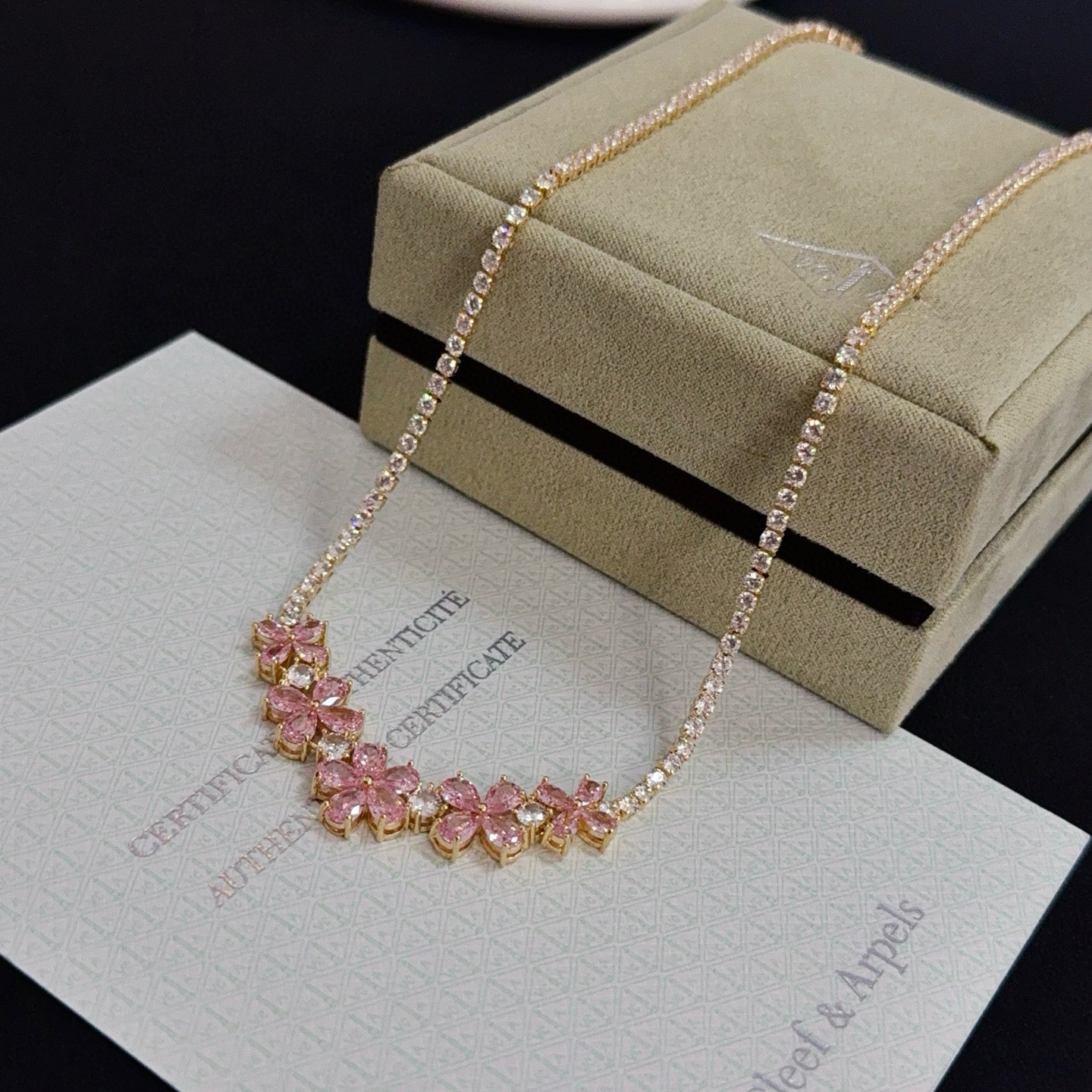 精工原版〕VCA四叶草🍀梵克雅🍛项链，经典之作 官网同款 时尚潮流 采用多层次金属雕刻设计 使花瓣更立体