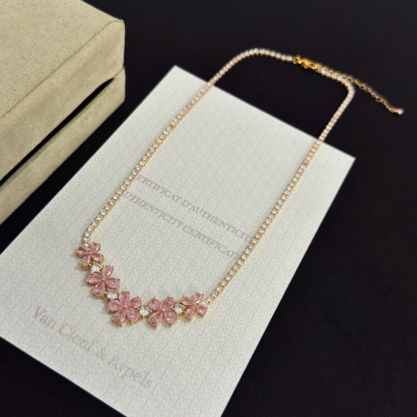 精工原版〕VCA四叶草🍀梵克雅🍛项链，经典之作 官网同款 时尚潮流 采用多层次金属雕刻设计 使花瓣更立体