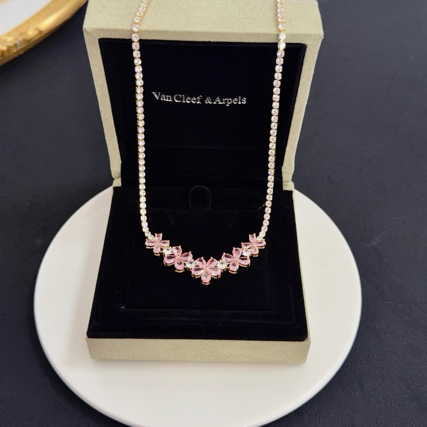 精工原版〕VCA四叶草🍀梵克雅🍛项链，经典之作 官网同款 时尚潮流 采用多层次金属雕刻设计 使花瓣更立体