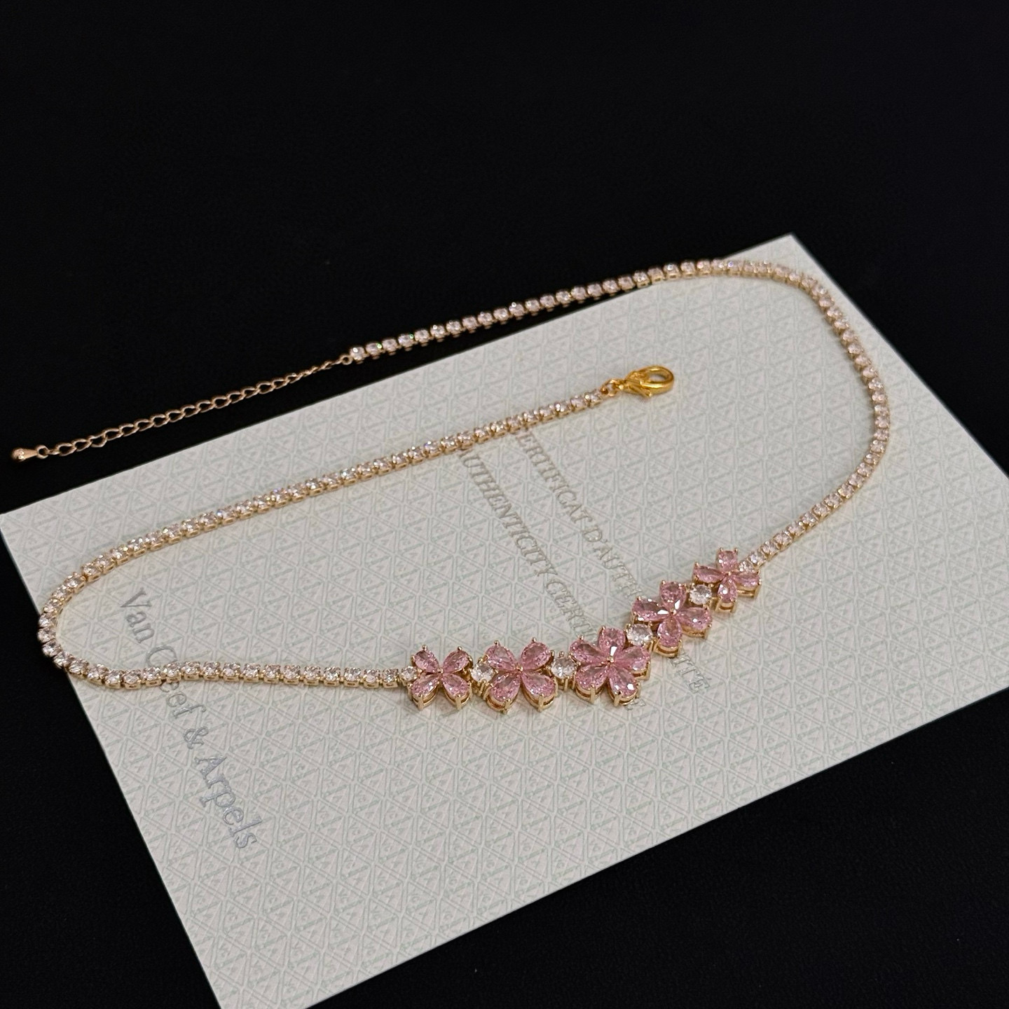 精工原版〕VCA四叶草🍀梵克雅🍛项链，经典之作 官网同款 时尚潮流 采用多层次金属雕刻设计 使花瓣更立体