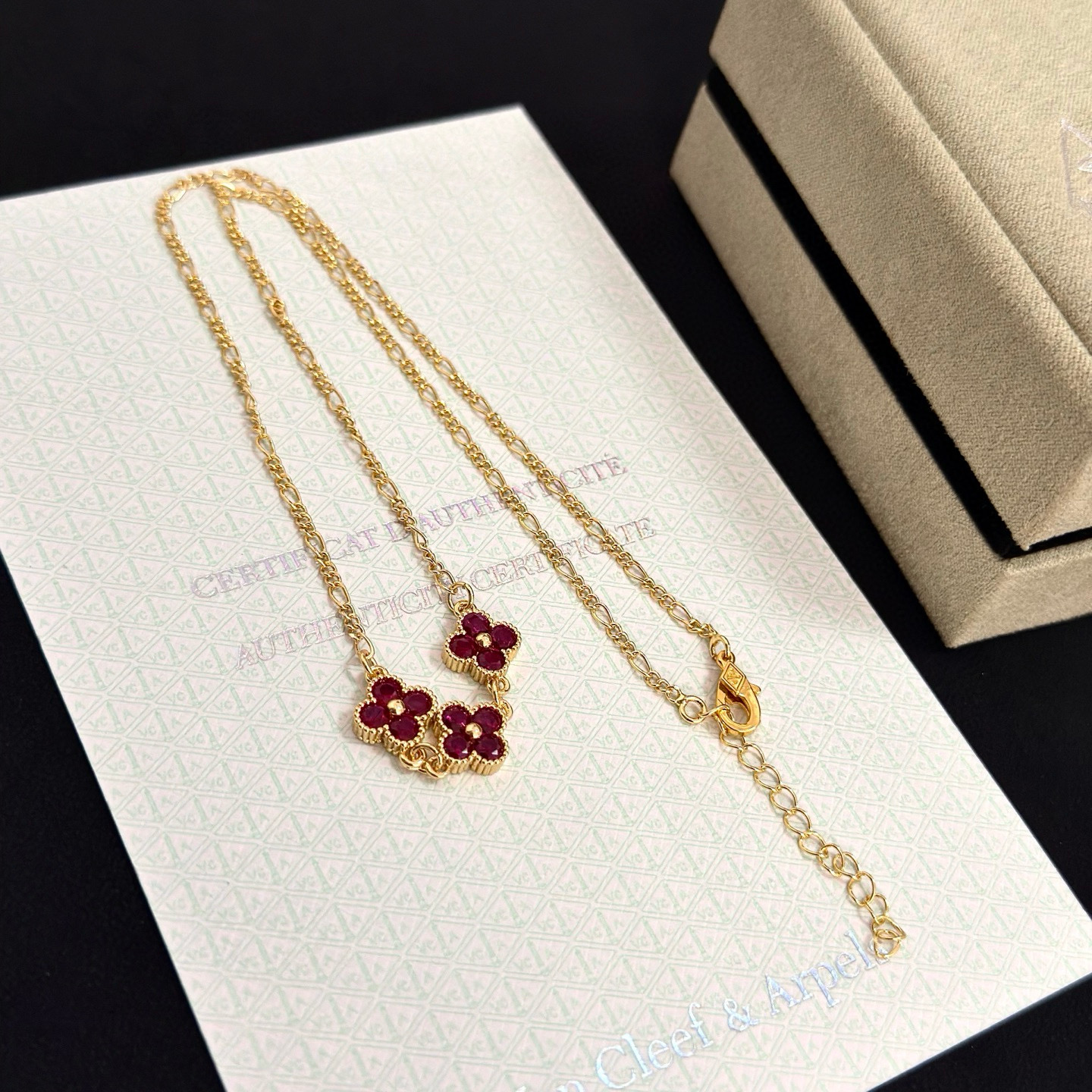 精工原版〕VCA四叶草🍀梵克雅🍛项链，经典之作 官网同款 时尚潮流 采用多层次金属雕刻设计 使花瓣更立体