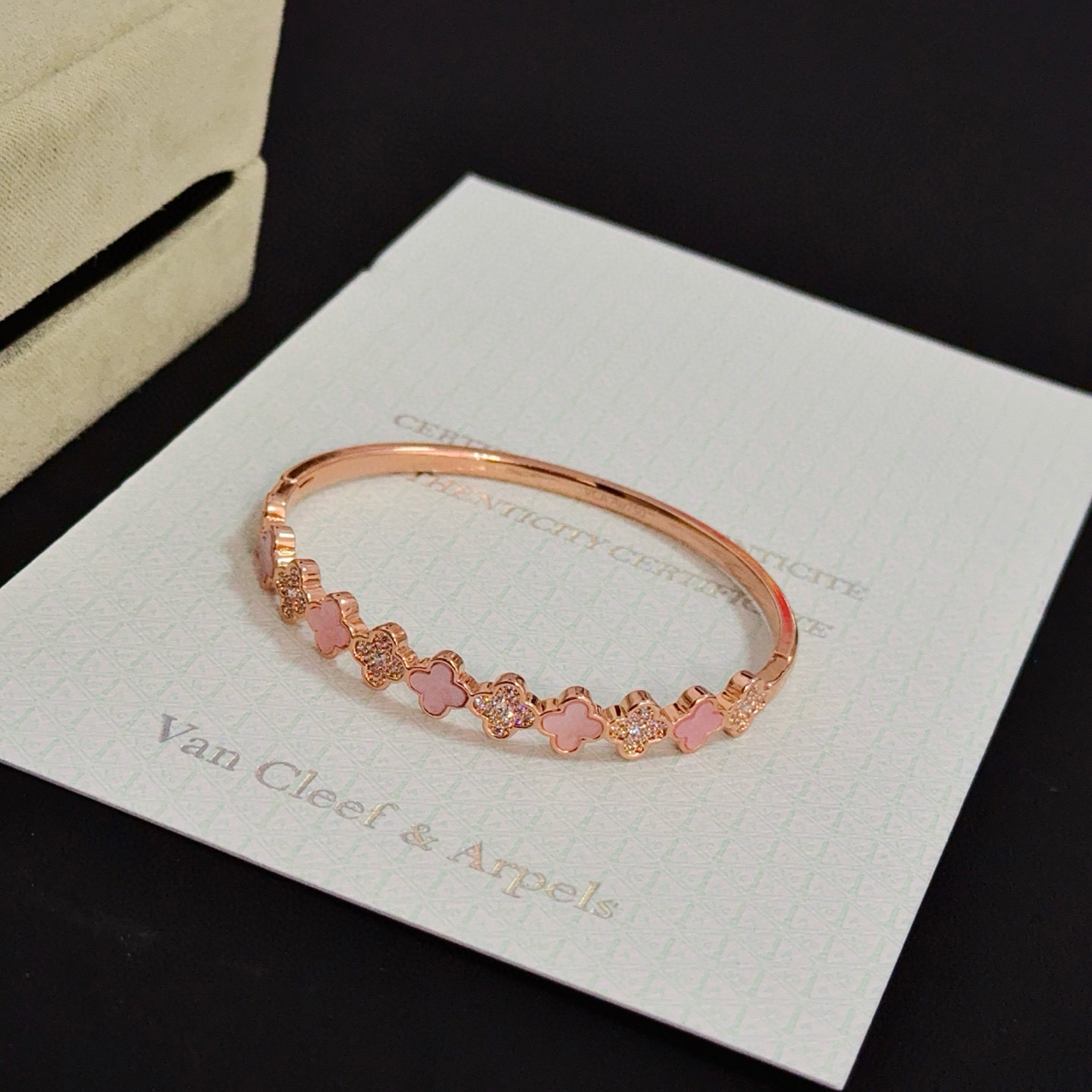 〔精工原版〕爆款 VCA四叶草🍀梵克雅宝手镯V金等级 经典之作 官网同款 时尚潮流 采用多层次金属雕刻设