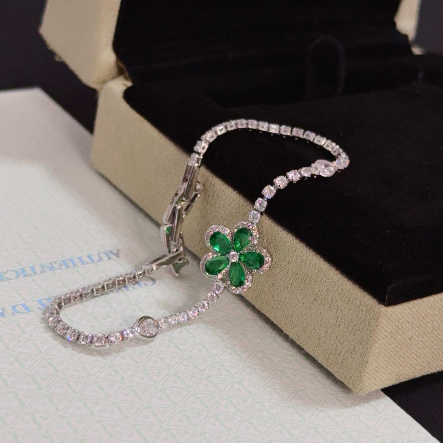 〔精工原版〕VCA四叶草🍀梵克雅🍛手链 经典之作 官网同款 时尚潮流 采用多层次金属雕设计 使花瓣更立体