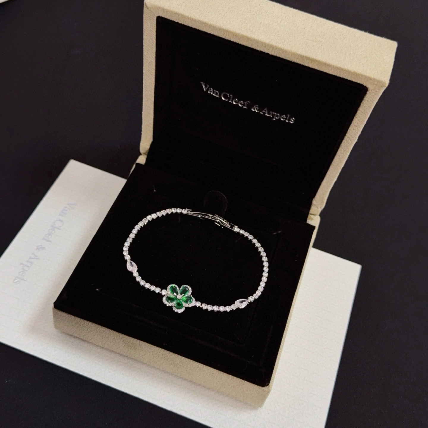 〔精工原版〕VCA四叶草🍀梵克雅🍛手链 经典之作 官网同款 时尚潮流 采用多层次金属雕设计 使花瓣更立体