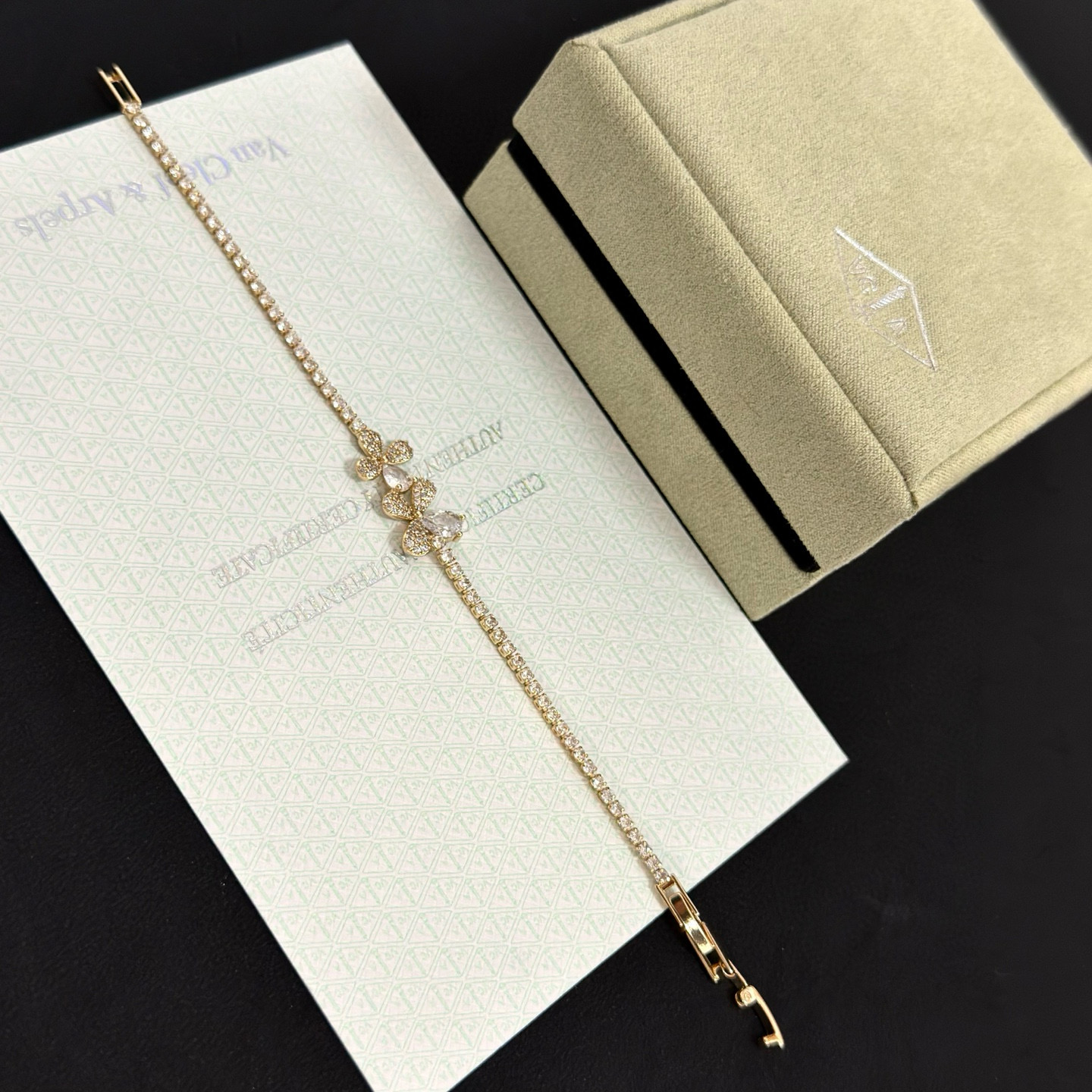 〔精工原版〕VCA四叶草🍀梵克雅🍛手链 经典之作 官网同款 时尚潮流 采用多层次金属雕设计 使花瓣更立体