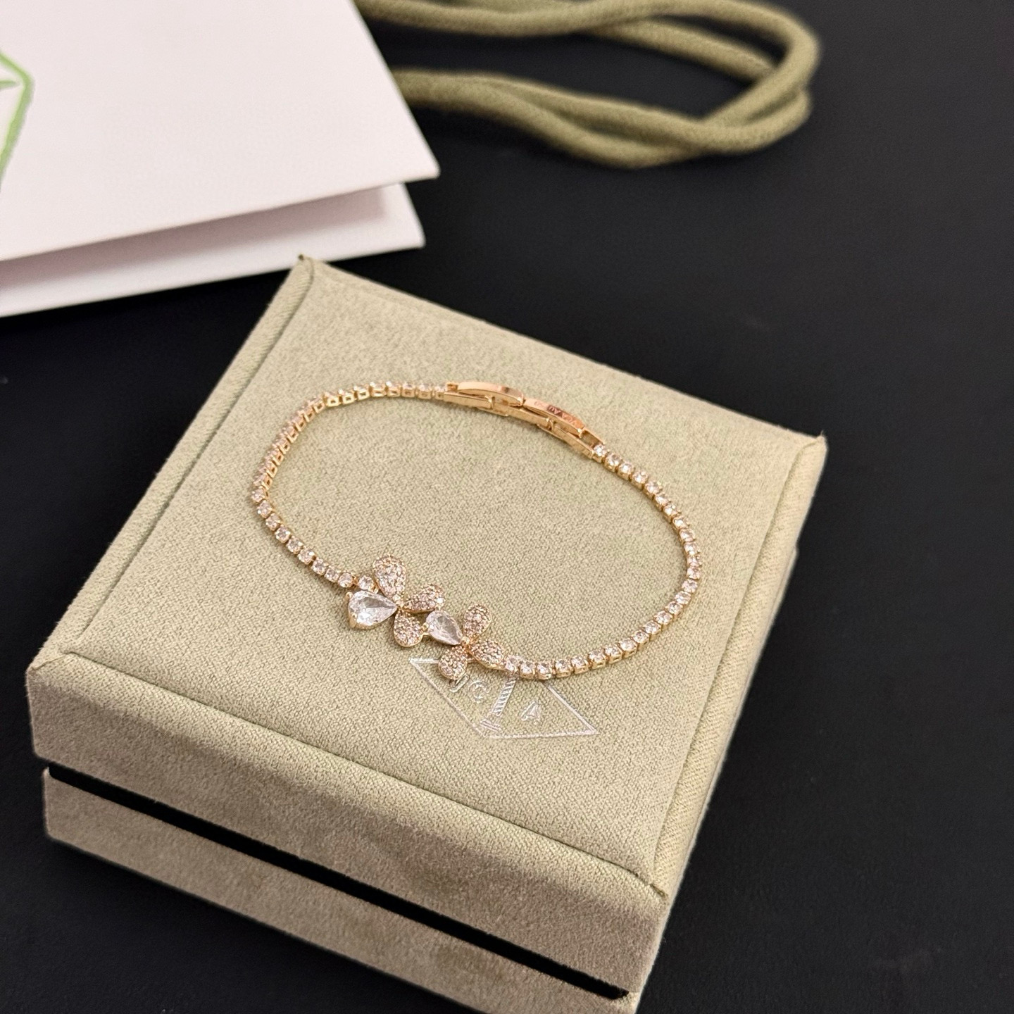 〔精工原版〕VCA四叶草🍀梵克雅🍛手链 经典之作 官网同款 时尚潮流 采用多层次金属雕设计 使花瓣更立体