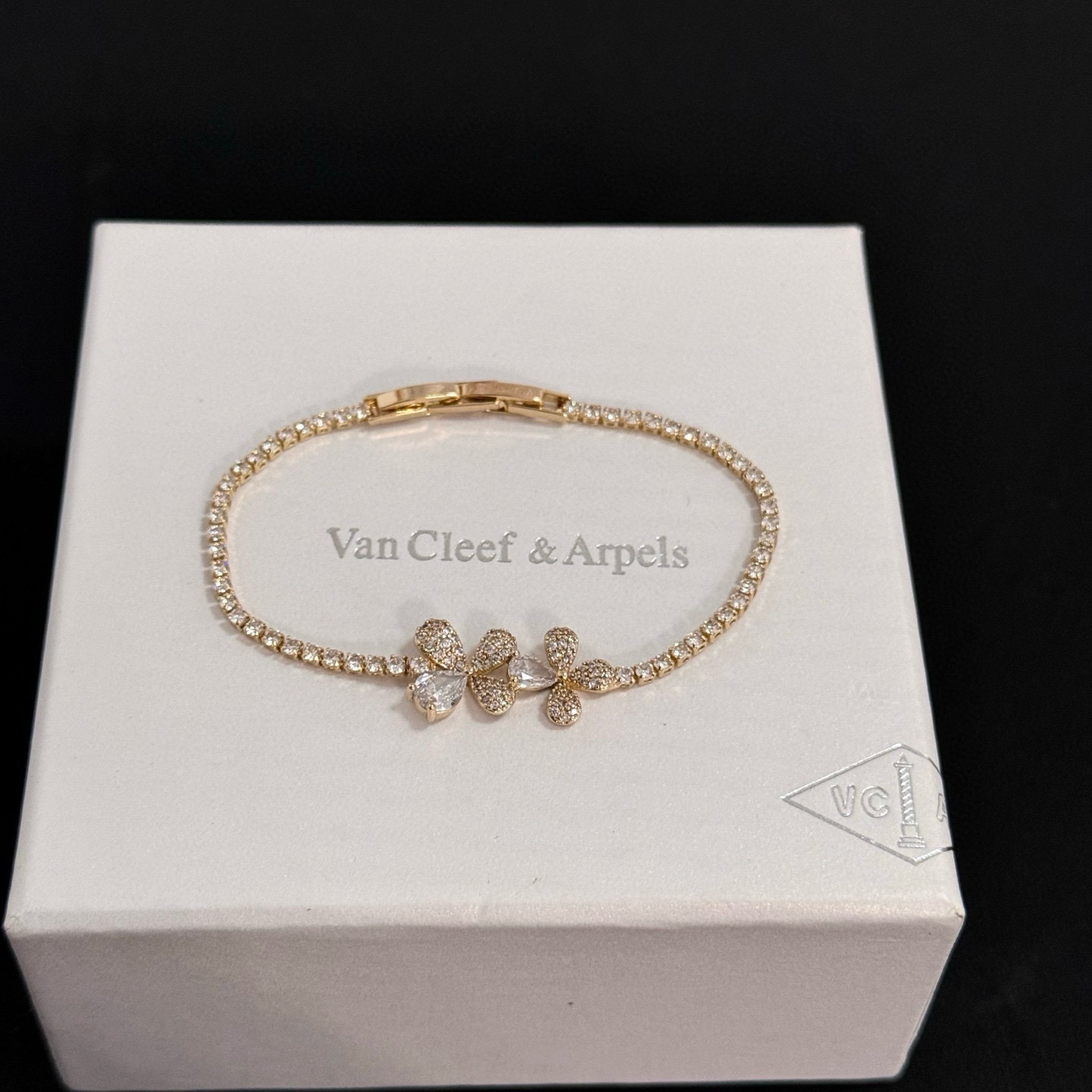 〔精工原版〕VCA四叶草🍀梵克雅🍛手链 经典之作 官网同款 时尚潮流 采用多层次金属雕设计 使花瓣更立体