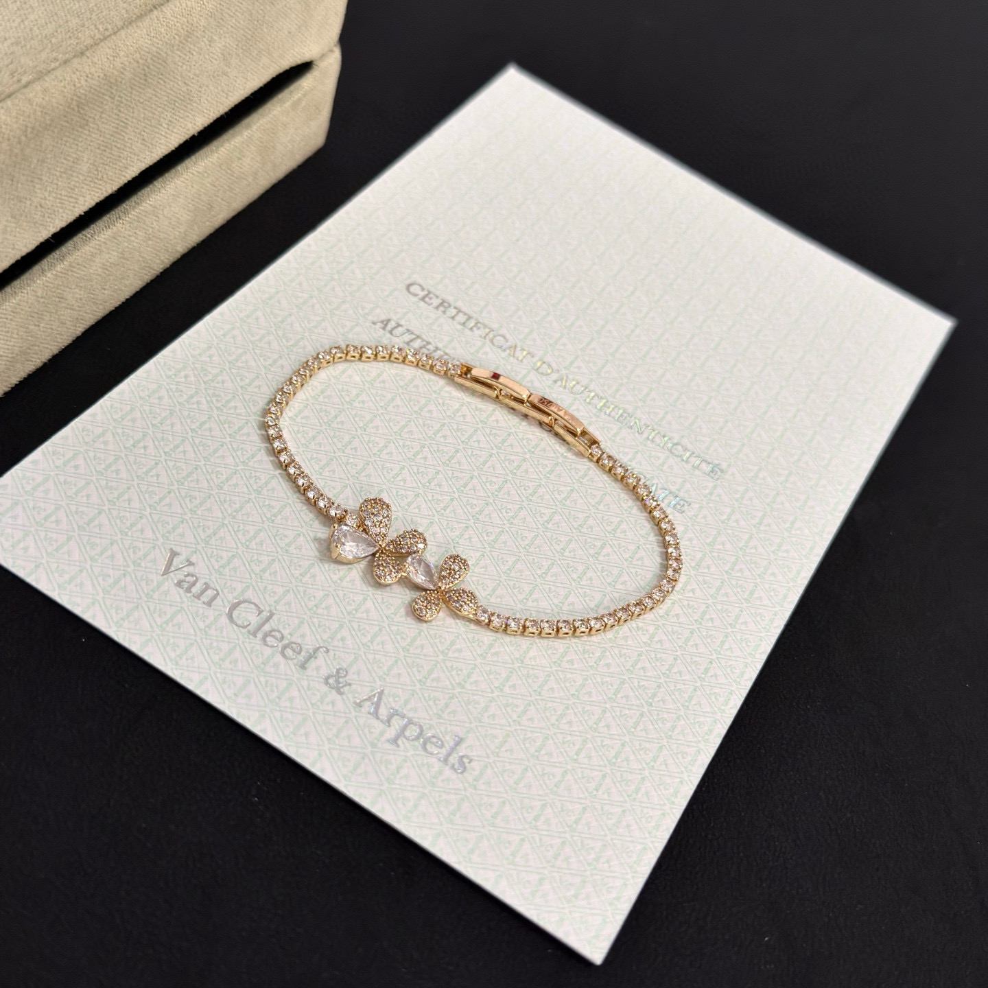 〔精工原版〕VCA四叶草🍀梵克雅🍛手链 经典之作 官网同款 时尚潮流 采用多层次金属雕设计 使花瓣更立体