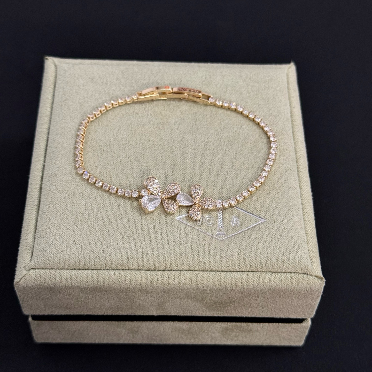 〔精工原版〕VCA四叶草🍀梵克雅🍛手链 经典之作 官网同款 时尚潮流 采用多层次金属雕设计 使花瓣更立体