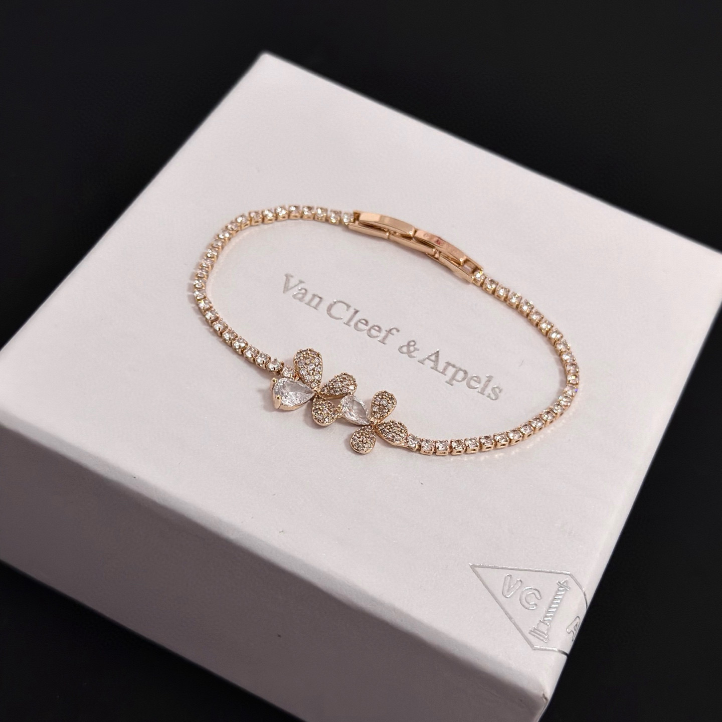 〔精工原版〕VCA四叶草🍀梵克雅🍛手链 经典之作 官网同款 时尚潮流 采用多层次金属雕设计 使花瓣更立体