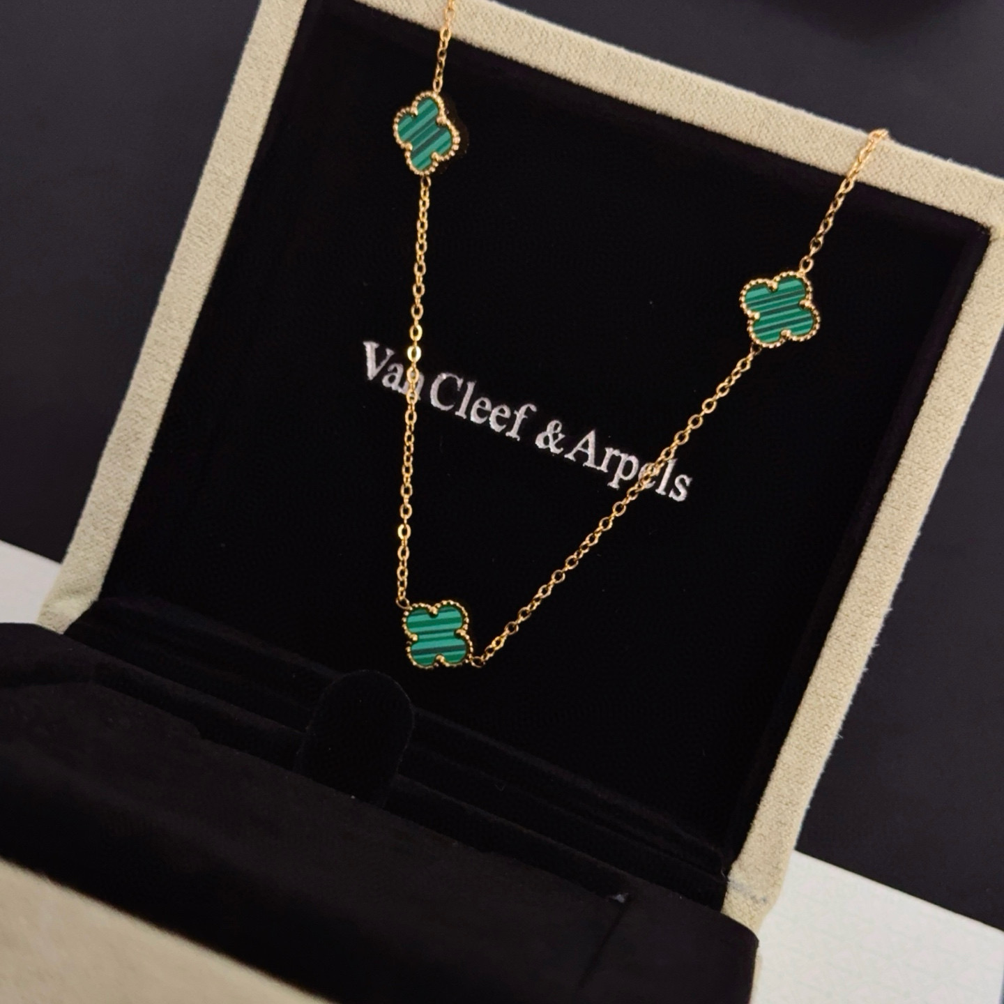 〔精工原版〕VCA四叶草🍀梵克雅🍛项链，经典之作 官网同款 时尚潮流 采用多层次金属雕刻设计 使花瓣更立