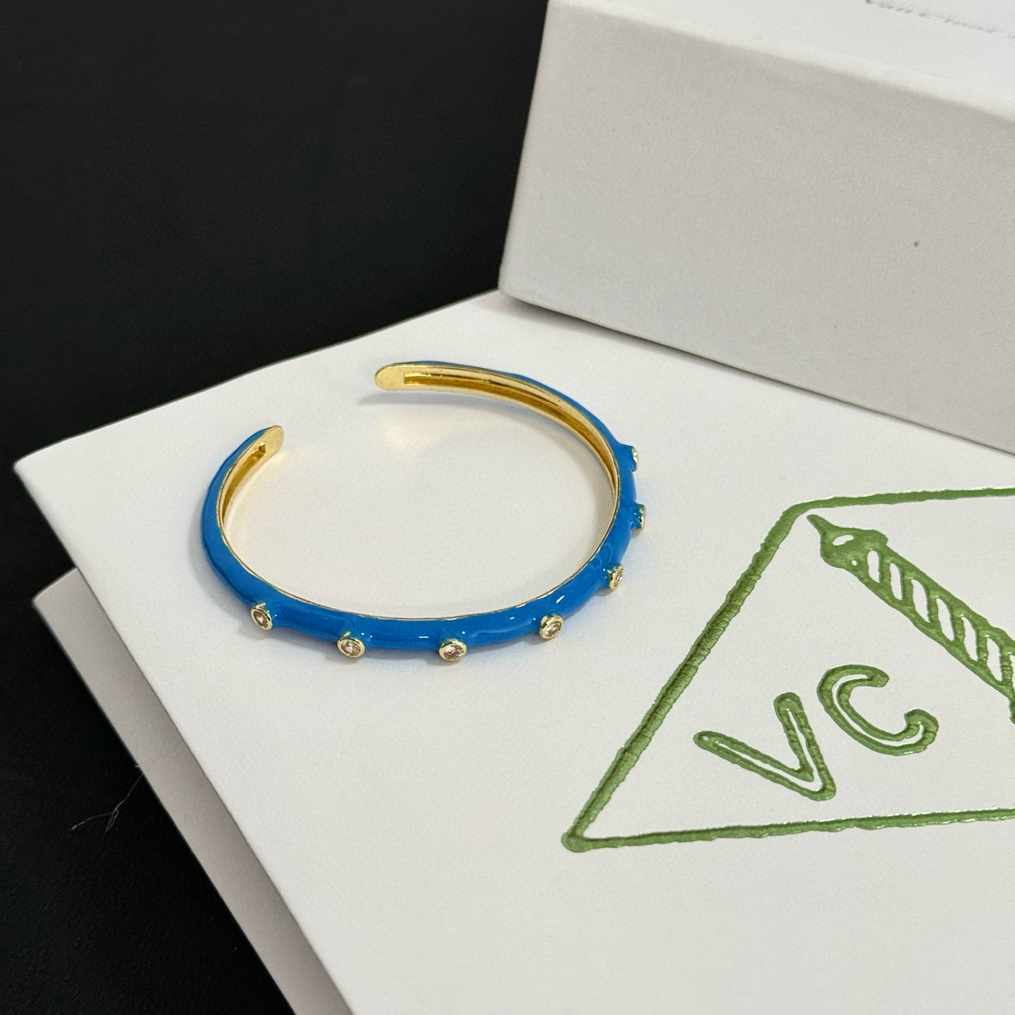 〔精工原版〕VCA四叶草🍀梵克雅🍛手镯 经典之作 官网同款 时尚潮流 采用多层次金属雕刻设计 使花瓣更立