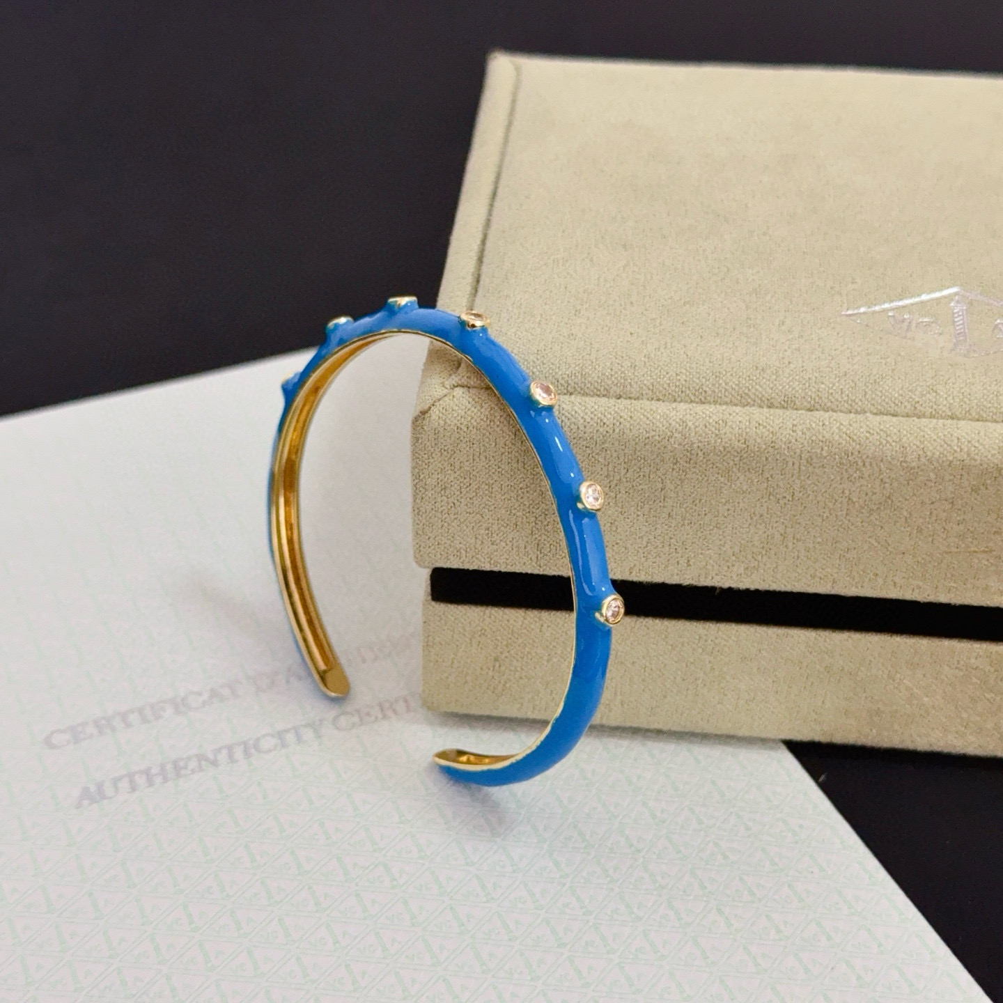 〔精工原版〕VCA四叶草🍀梵克雅🍛手镯 经典之作 官网同款 时尚潮流 采用多层次金属雕刻设计 使花瓣更立