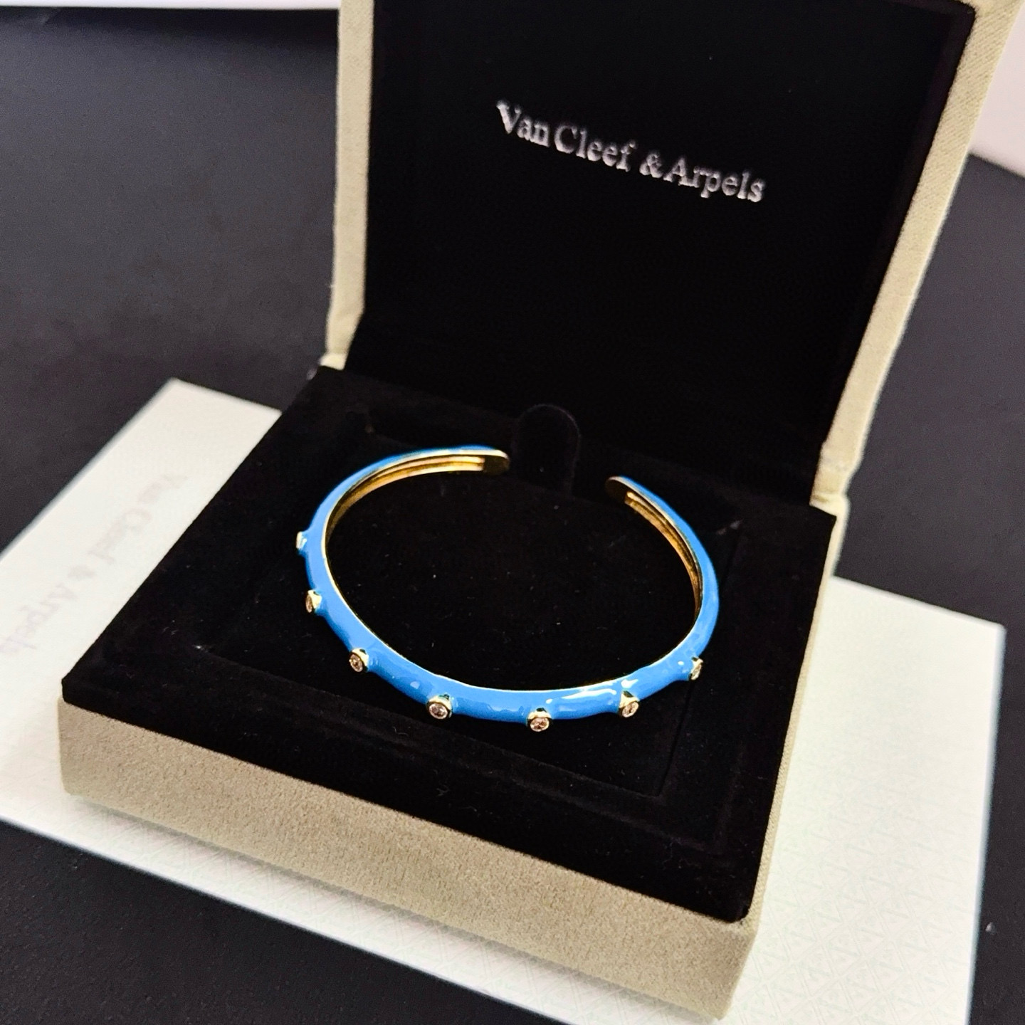 〔精工原版〕VCA四叶草🍀梵克雅🍛手镯 经典之作 官网同款 时尚潮流 采用多层次金属雕刻设计 使花瓣更立