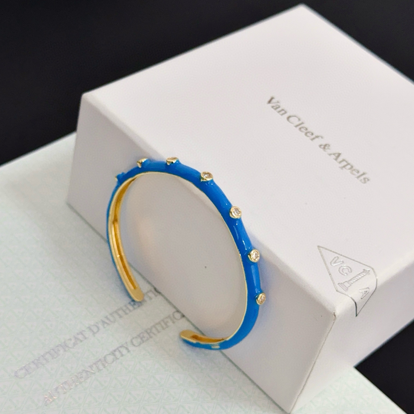 〔精工原版〕VCA四叶草🍀梵克雅🍛手镯 经典之作 官网同款 时尚潮流 采用多层次金属雕刻设计 使花瓣更立