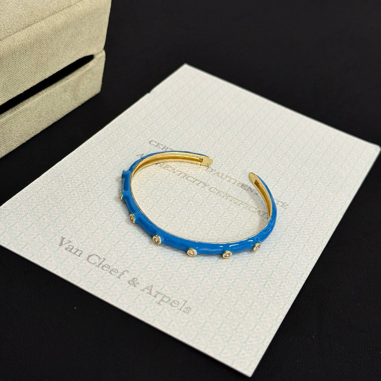 〔精工原版〕VCA四叶草🍀梵克雅🍛手镯 经典之作 官网同款 时尚潮流 采用多层次金属雕刻设计 使花瓣更立