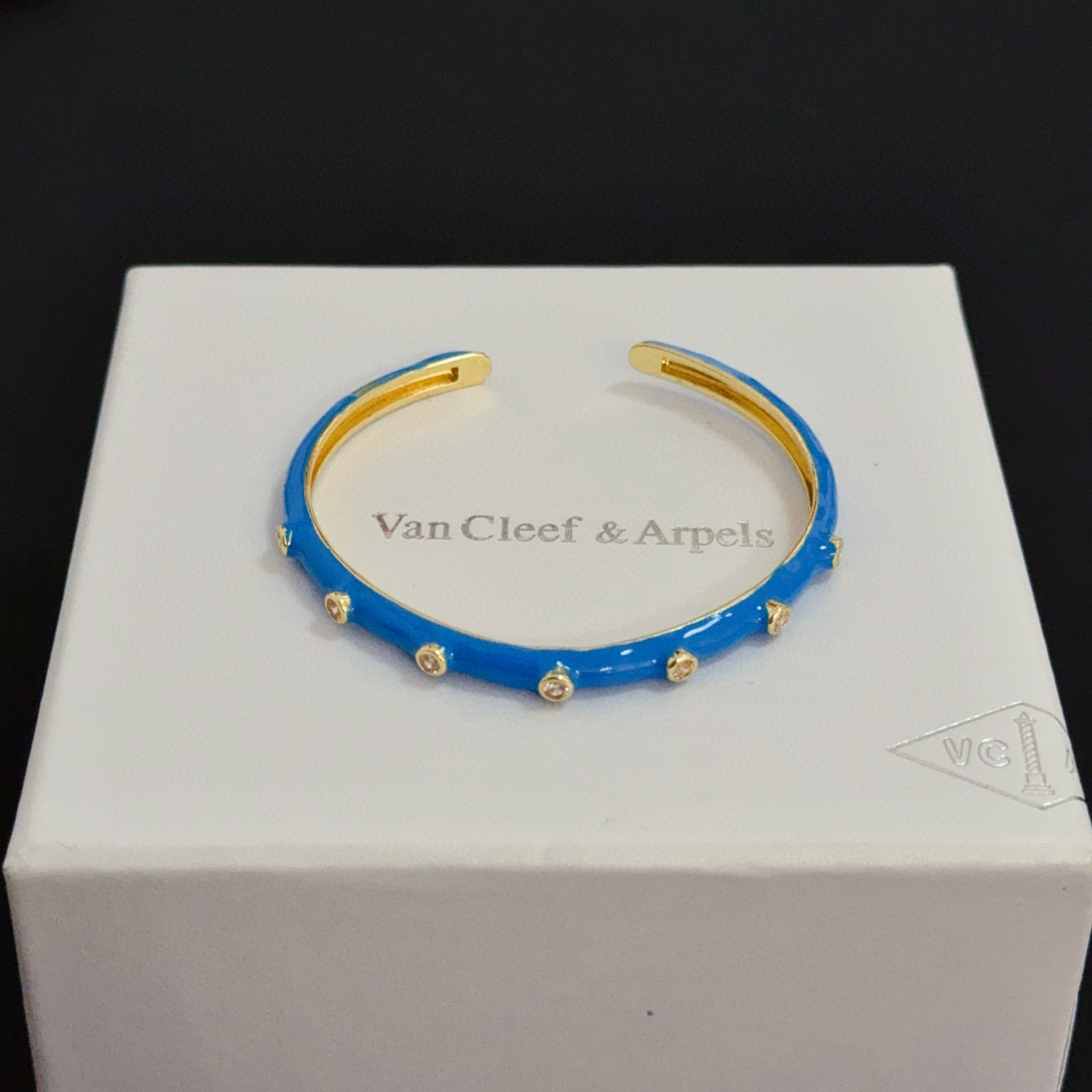 〔精工原版〕VCA四叶草🍀梵克雅🍛手镯 经典之作 官网同款 时尚潮流 采用多层次金属雕刻设计 使花瓣更立