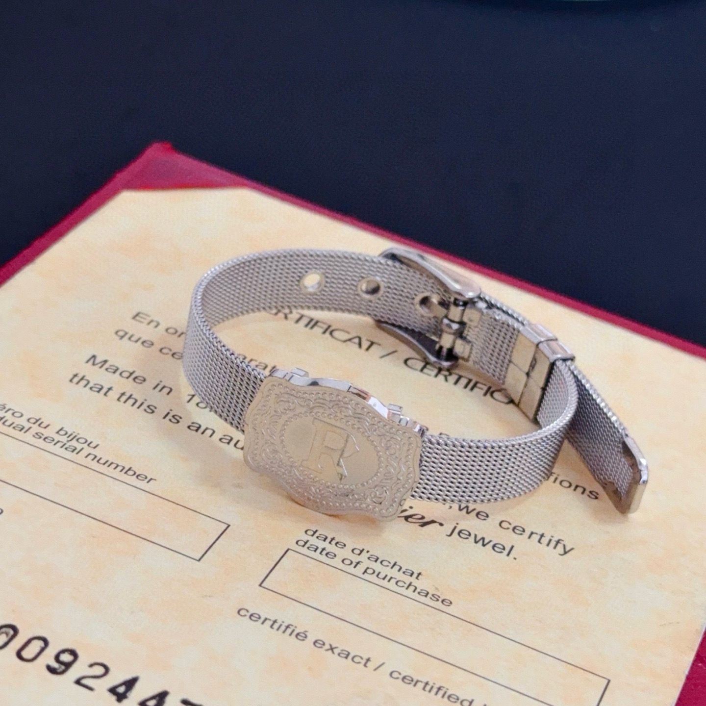 卡地亚镶钻手链 高端定制版本 镶嵌钻工艺 V金材质 经典而时尚风格 用凌厉线条重构爱情美学！打破常规，镶