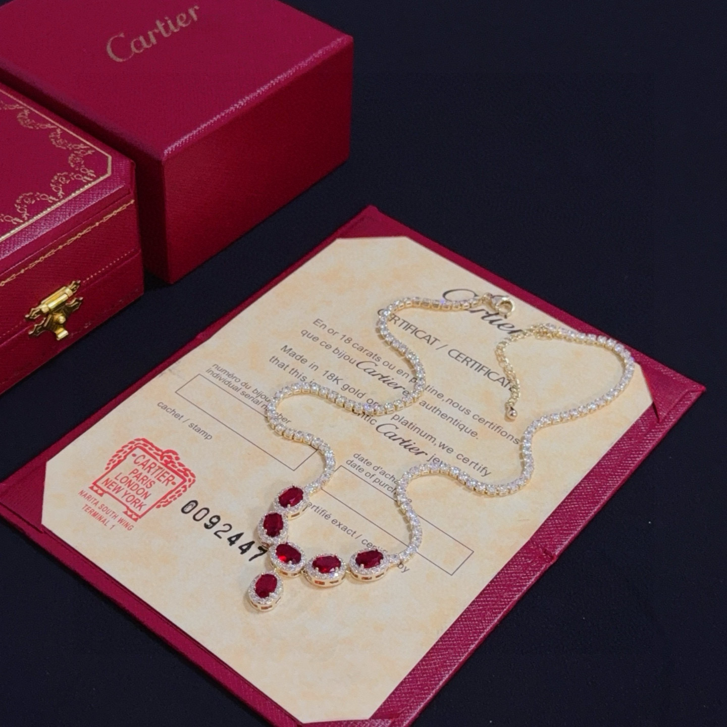 卡地亚镶钻项链 高端定制版本 镶嵌钻工艺 V金材质 经典而时尚风格 用凌厉线条重构爱情美学！打破常规，镶