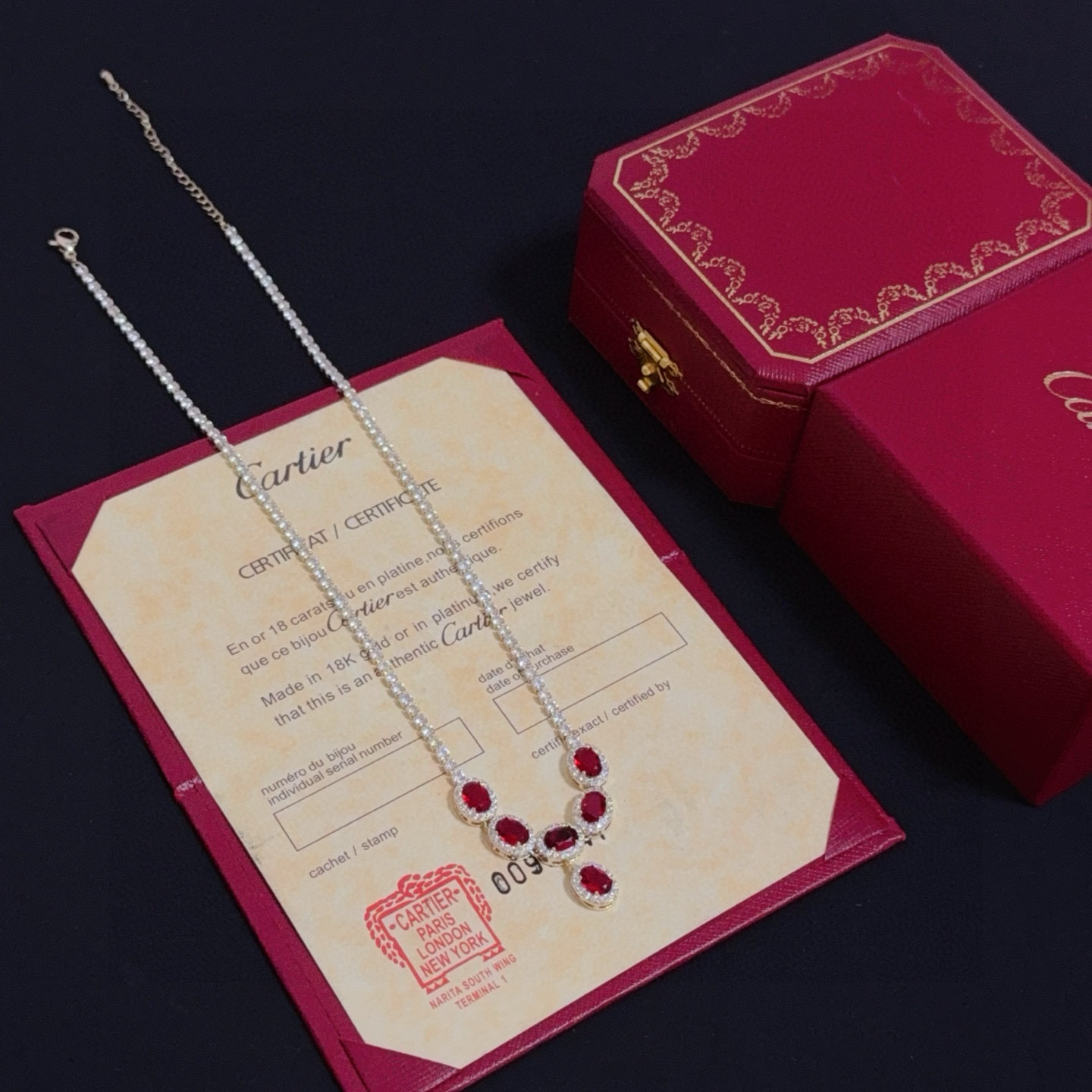 卡地亚镶钻项链 高端定制版本 镶嵌钻工艺 V金材质 经典而时尚风格 用凌厉线条重构爱情美学！打破常规，镶