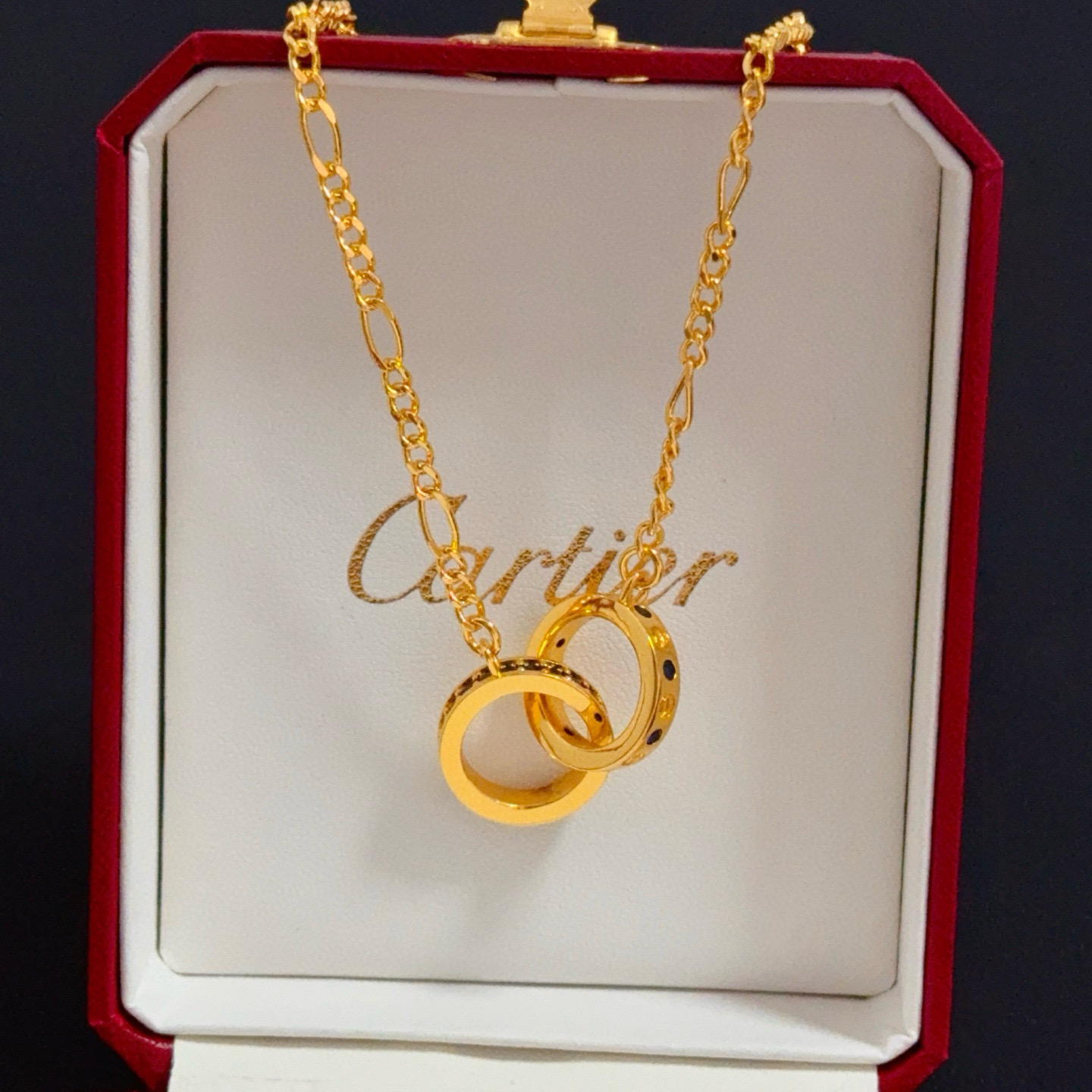 卡地亚镶钻项链 高端定制版本 镶嵌钻工艺 V金材质 经典而时尚风格 用凌厉线条重构爱情美学！打破常规，镶