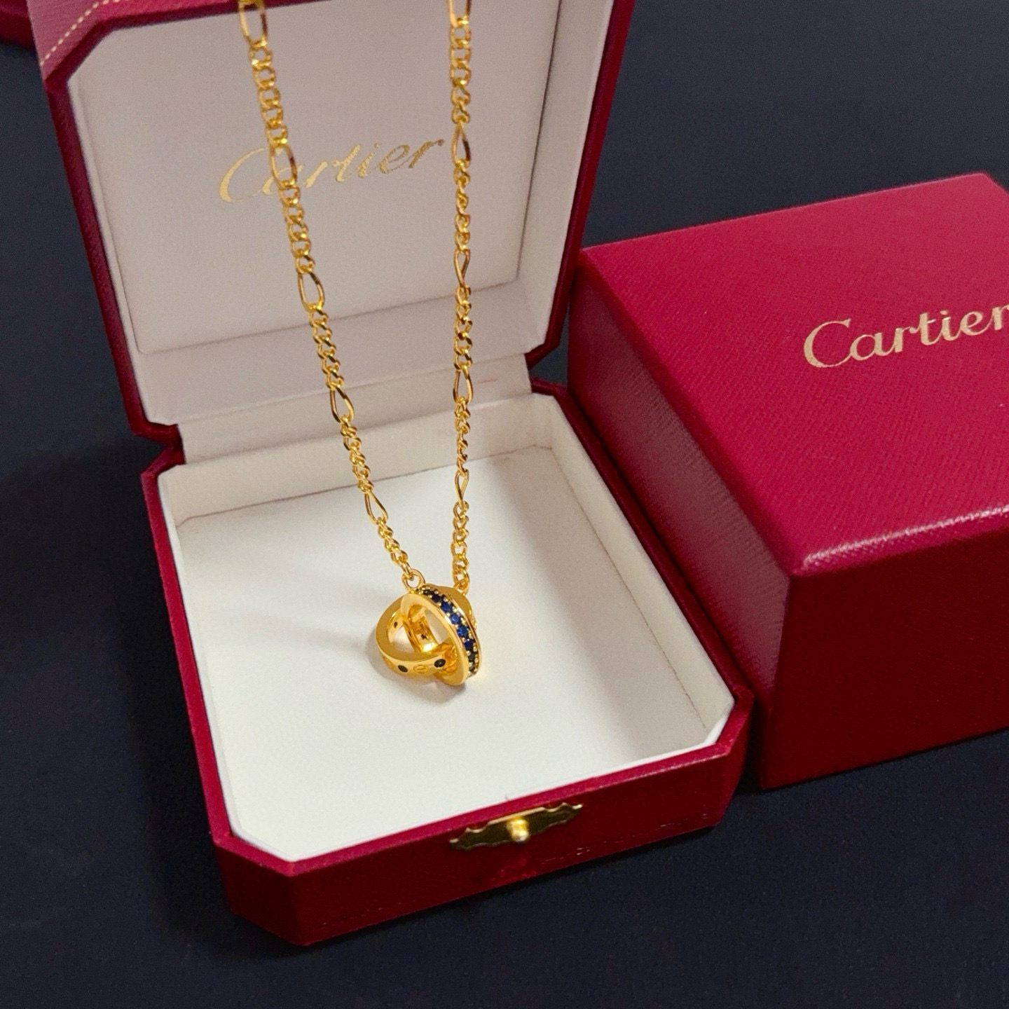 卡地亚镶钻项链 高端定制版本 镶嵌钻工艺 V金材质 经典而时尚风格 用凌厉线条重构爱情美学！打破常规，镶