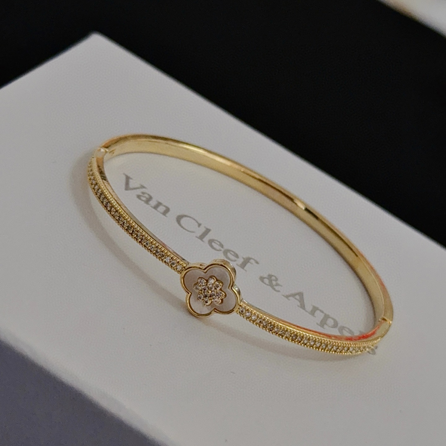 〔精工原版〕VCA四叶草🍀梵克雅宝手链手镯 V金等级 经典之作 官网同款 时尚潮流 采用多层次金属雕刻设