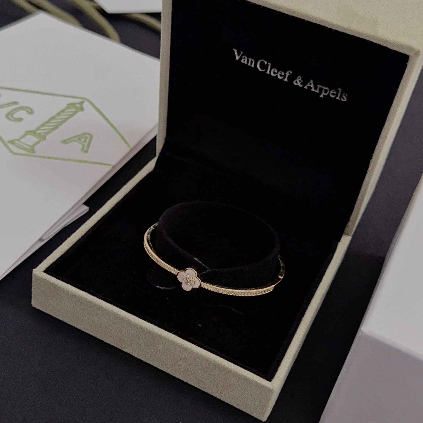 〔精工原版〕VCA四叶草🍀梵克雅宝手链手镯 V金等级 经典之作 官网同款 时尚潮流 采用多层次金属雕刻设