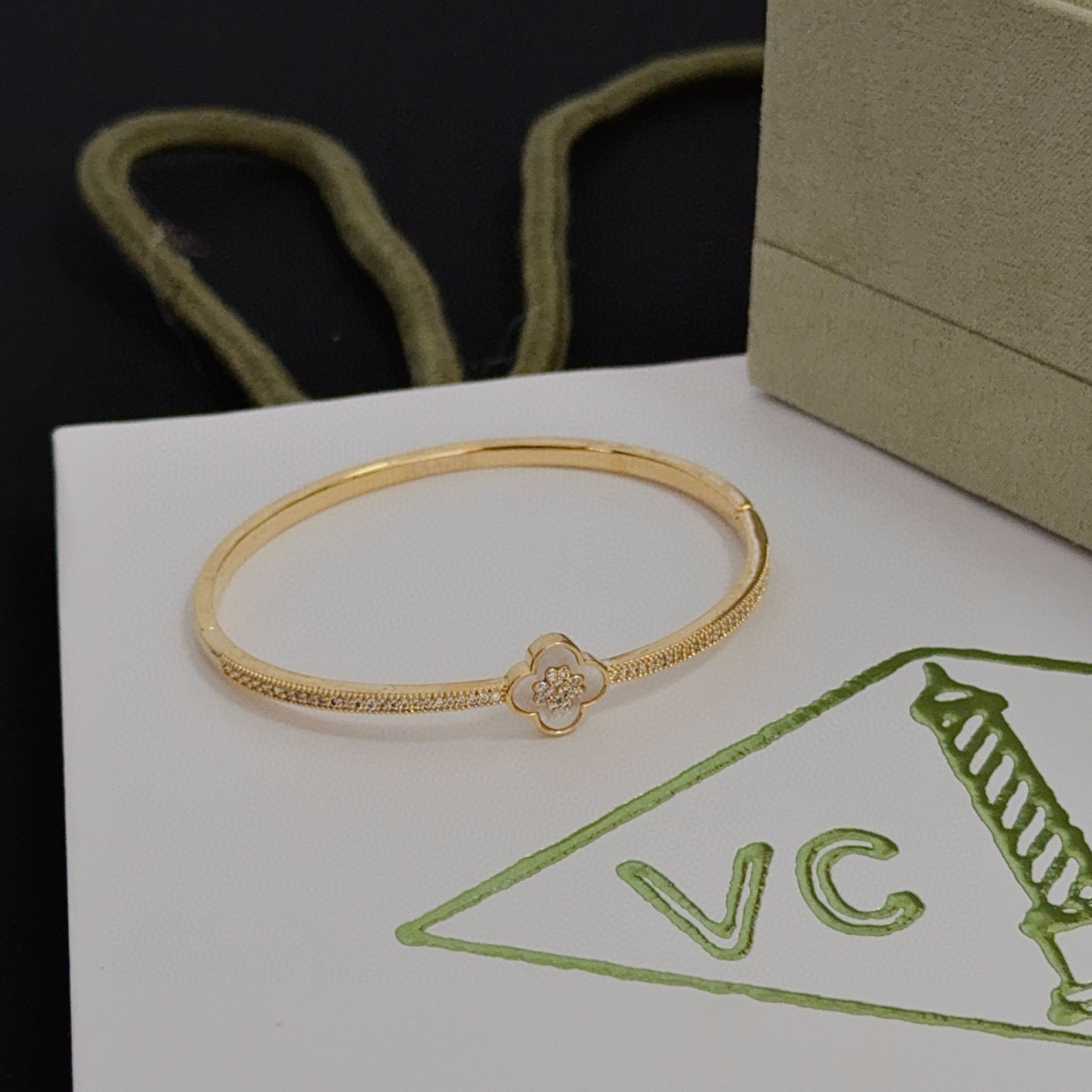 〔精工原版〕VCA四叶草🍀梵克雅宝手链手镯 V金等级 经典之作 官网同款 时尚潮流 采用多层次金属雕刻设