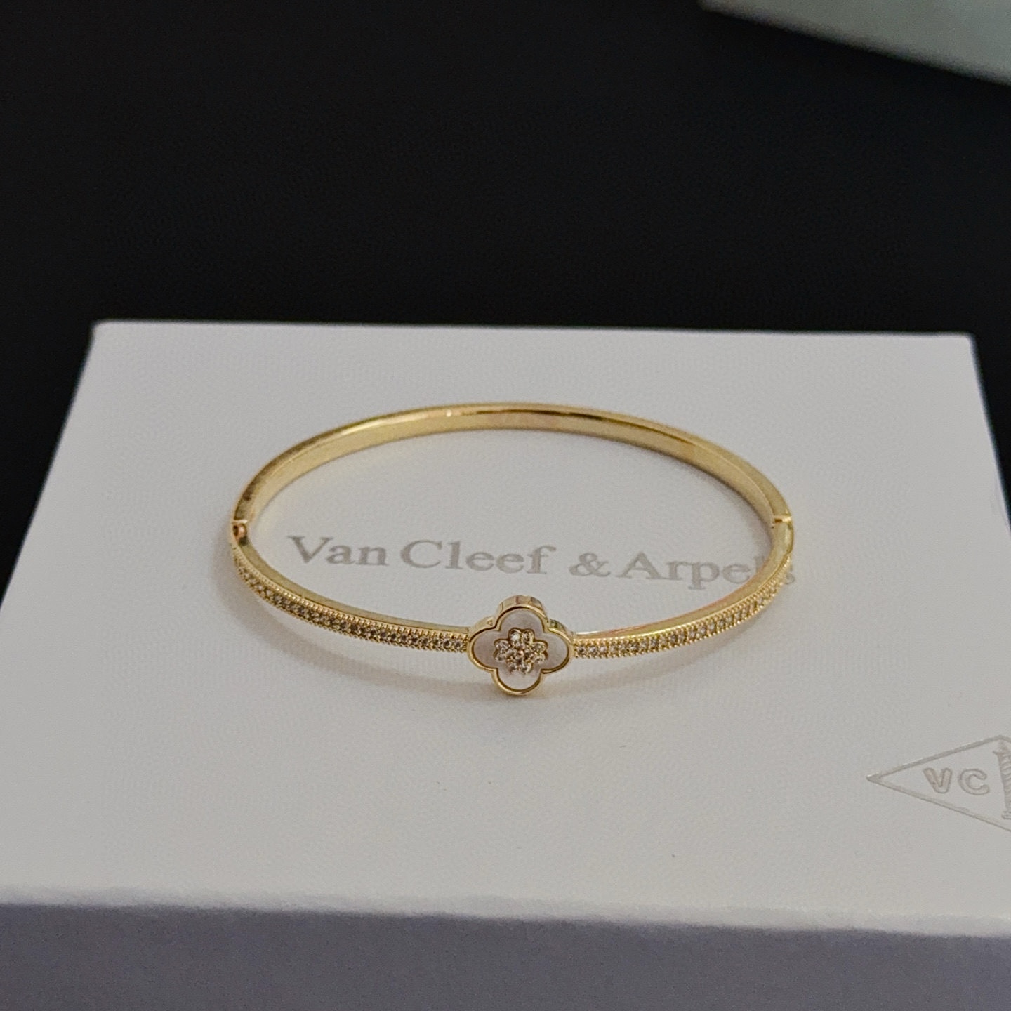 〔精工原版〕VCA四叶草🍀梵克雅宝手链手镯 V金等级 经典之作 官网同款 时尚潮流 采用多层次金属雕刻设