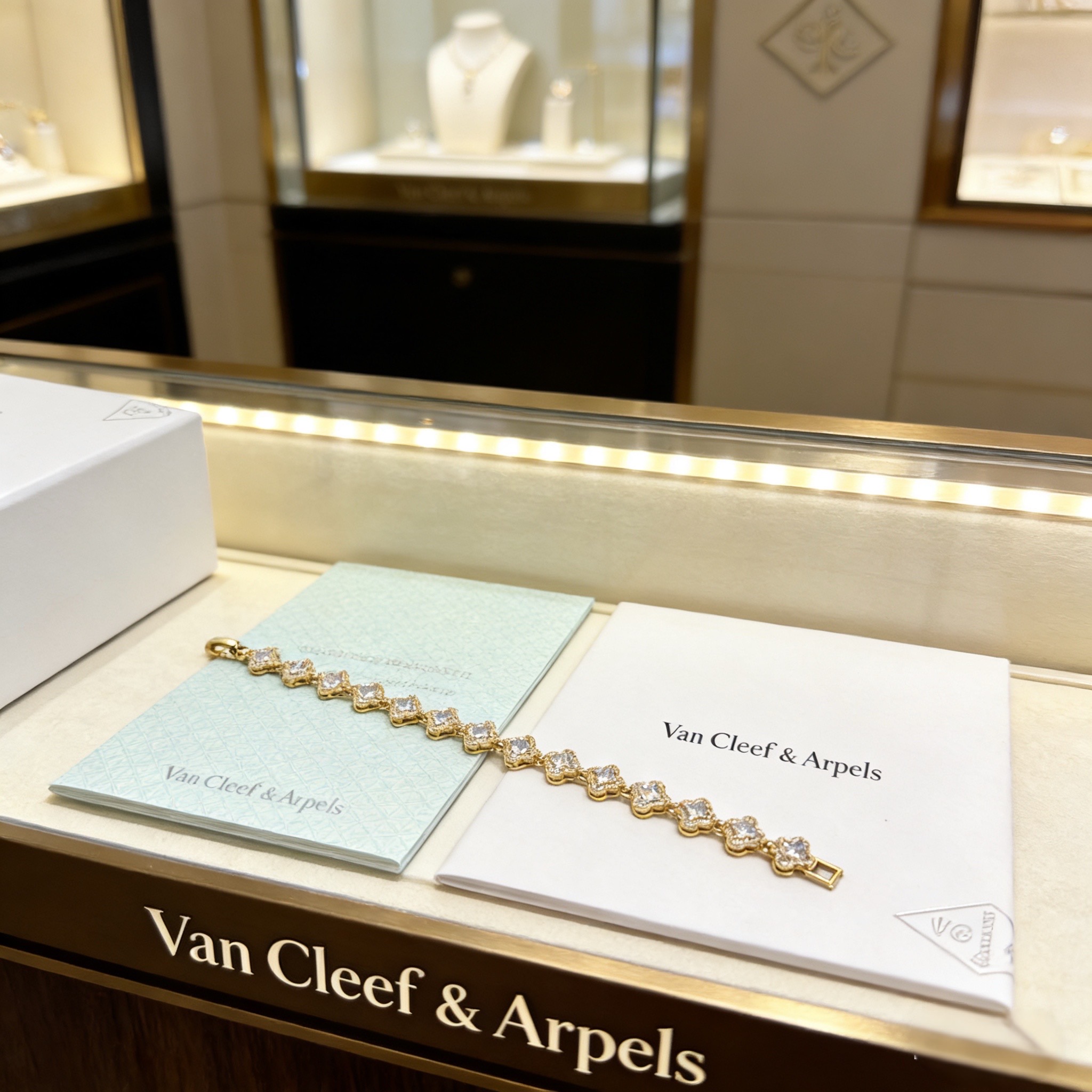 〔精工原版〕圣诞🎄爆款 VCA四叶草🍀梵克雅宝手链 V金等级 经典之作 官网同款 时尚潮流 采用多层次金