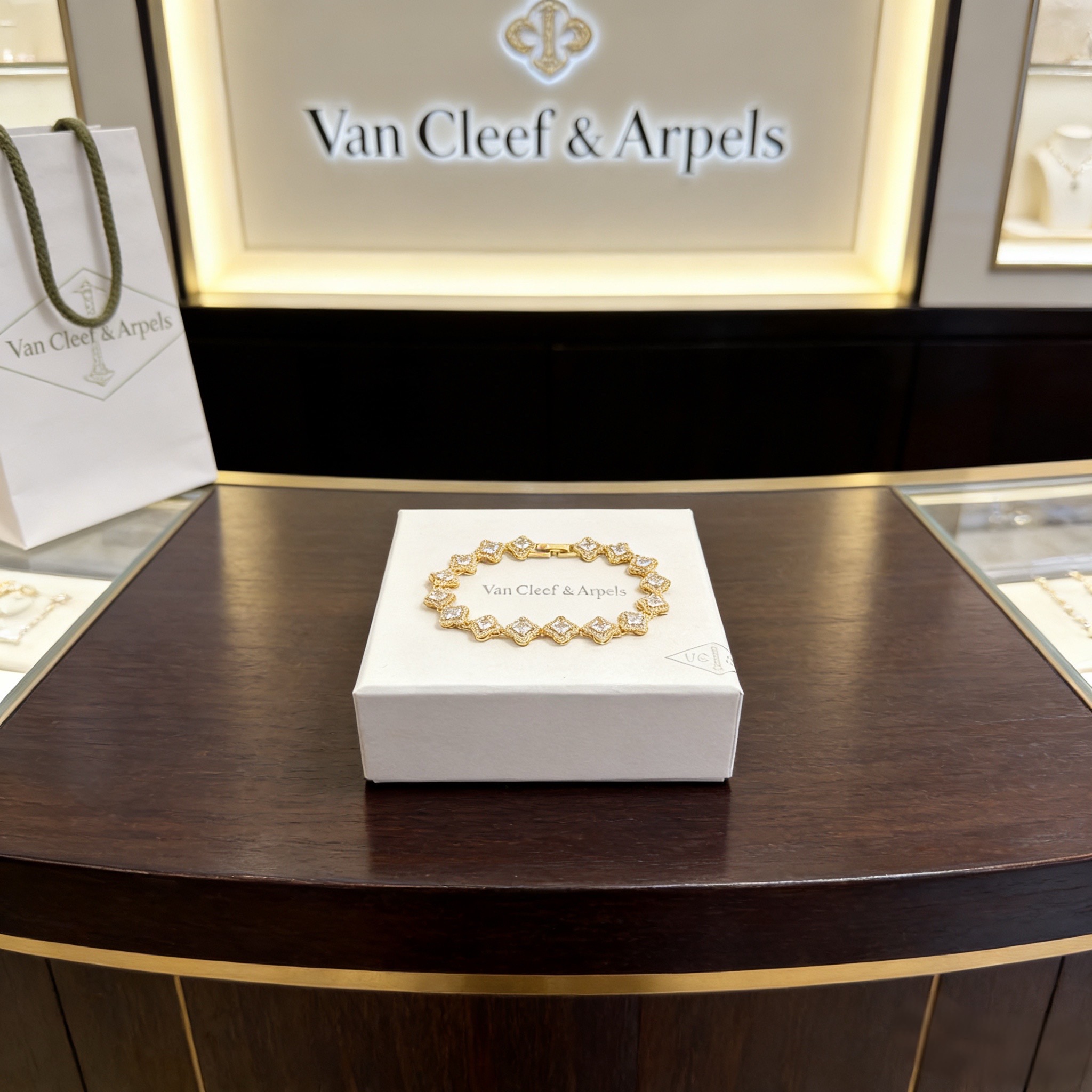 〔精工原版〕圣诞🎄爆款 VCA四叶草🍀梵克雅宝手链 V金等级 经典之作 官网同款 时尚潮流 采用多层次金