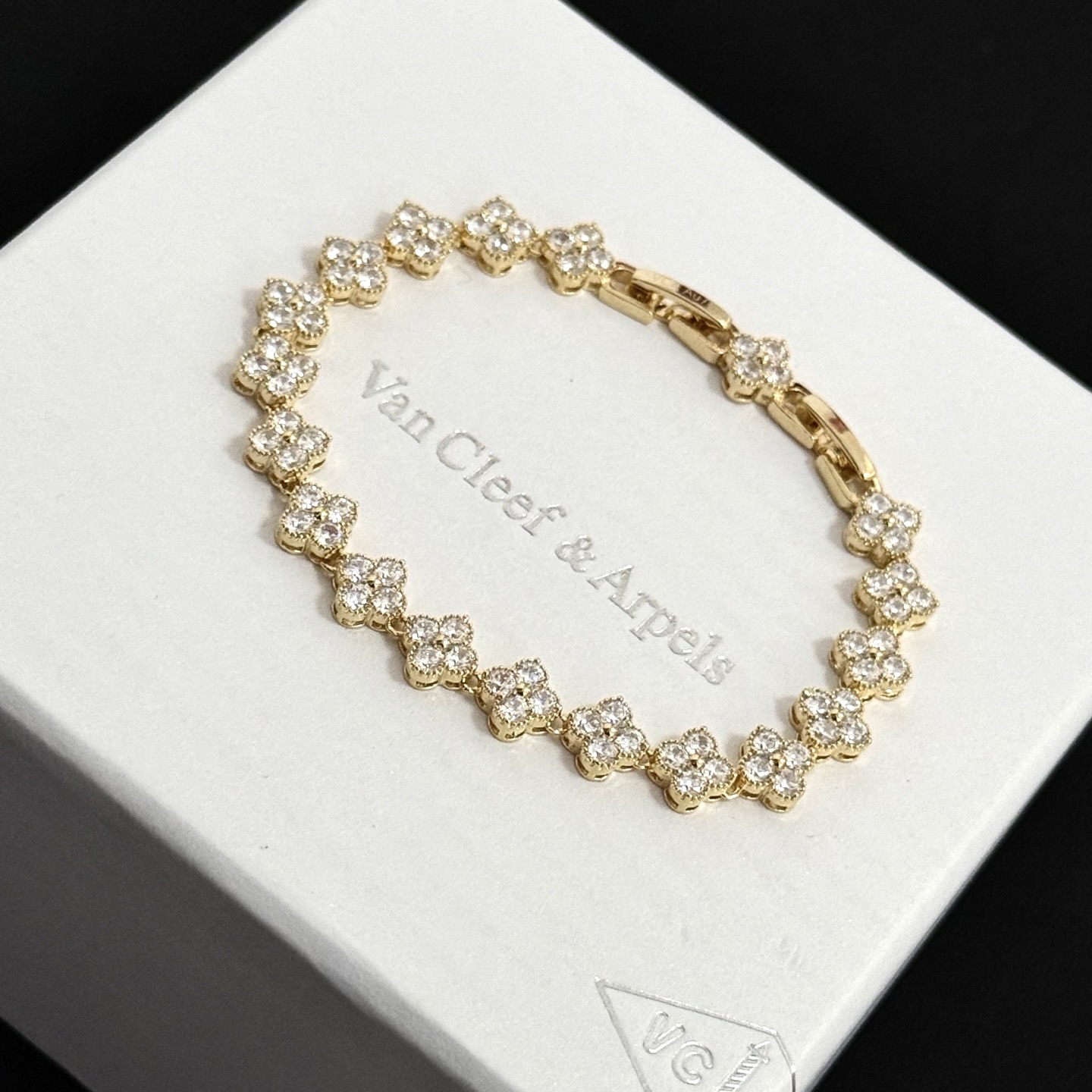 〔精工原版〕圣诞🎄爆款 VCA四叶草🍀梵克雅宝手链 V金等级 经典之作 官网同款 时尚潮流 采用多层次金