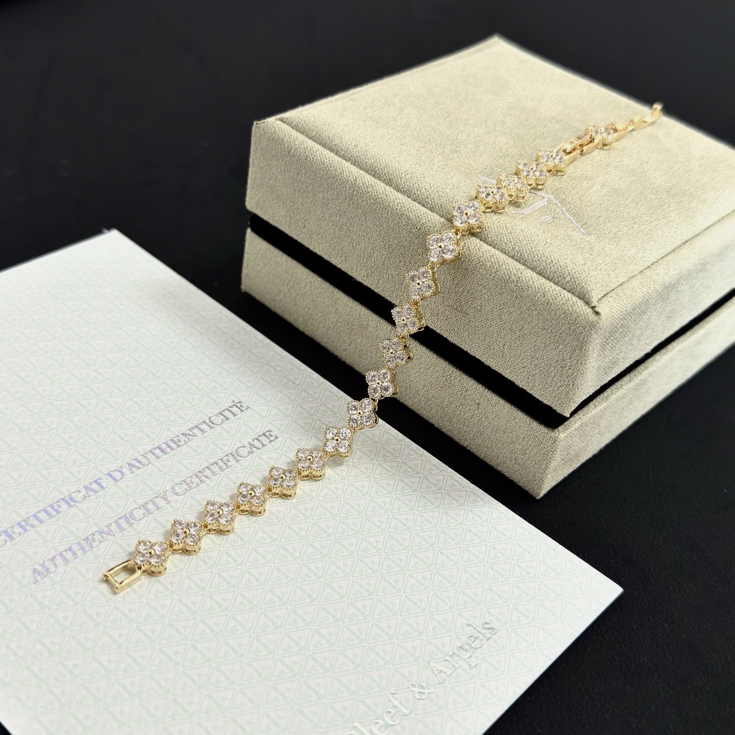 〔精工原版〕圣诞🎄爆款 VCA四叶草🍀梵克雅宝手链 V金等级 经典之作 官网同款 时尚潮流 采用多层次金