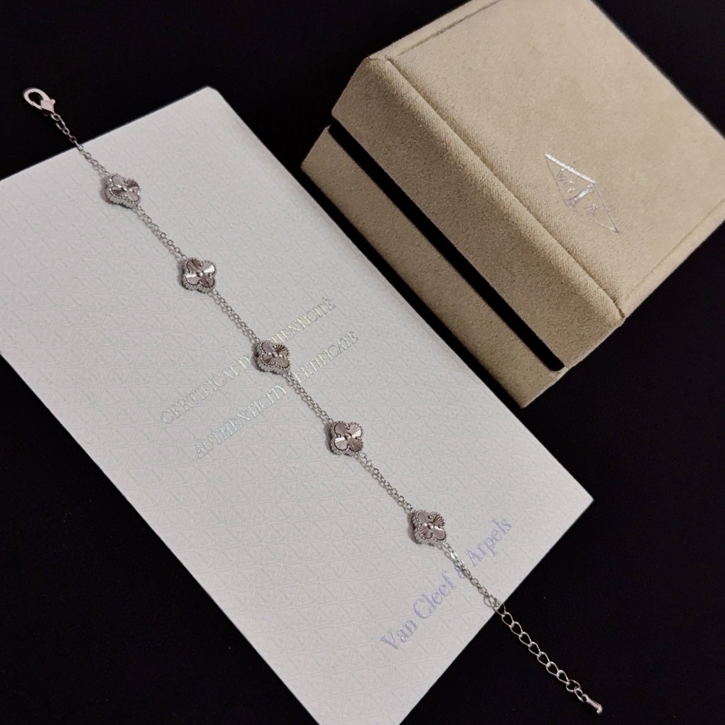 〔精工原版〕爆款 VCA四叶草🍀梵克雅宝手链 V金等级 经典之作 官网同款 时尚潮流 采用多层次金属雕刻