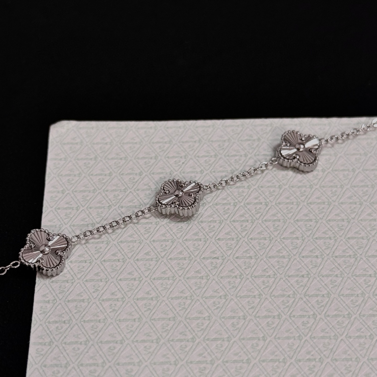 〔精工原版〕爆款 VCA四叶草🍀梵克雅宝手链 V金等级 经典之作 官网同款 时尚潮流 采用多层次金属雕刻