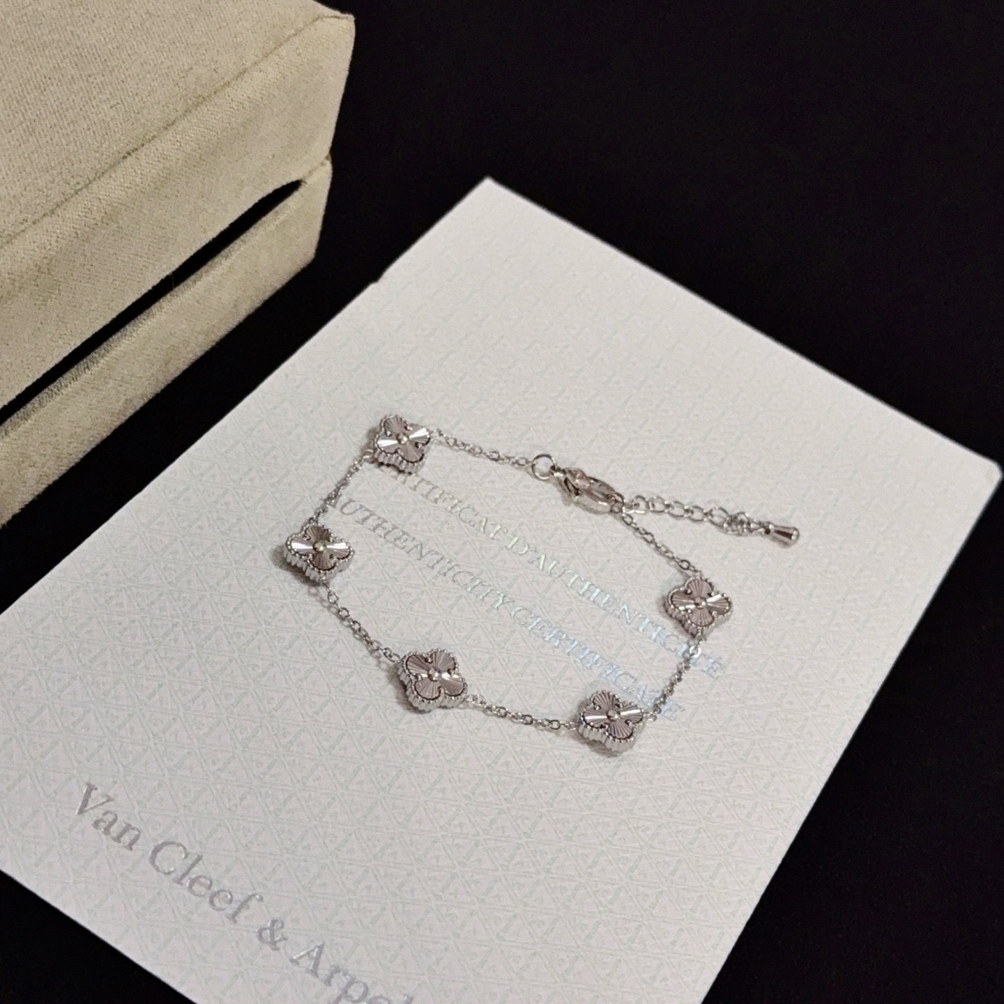 〔精工原版〕爆款 VCA四叶草🍀梵克雅宝手链 V金等级 经典之作 官网同款 时尚潮流 采用多层次金属雕刻