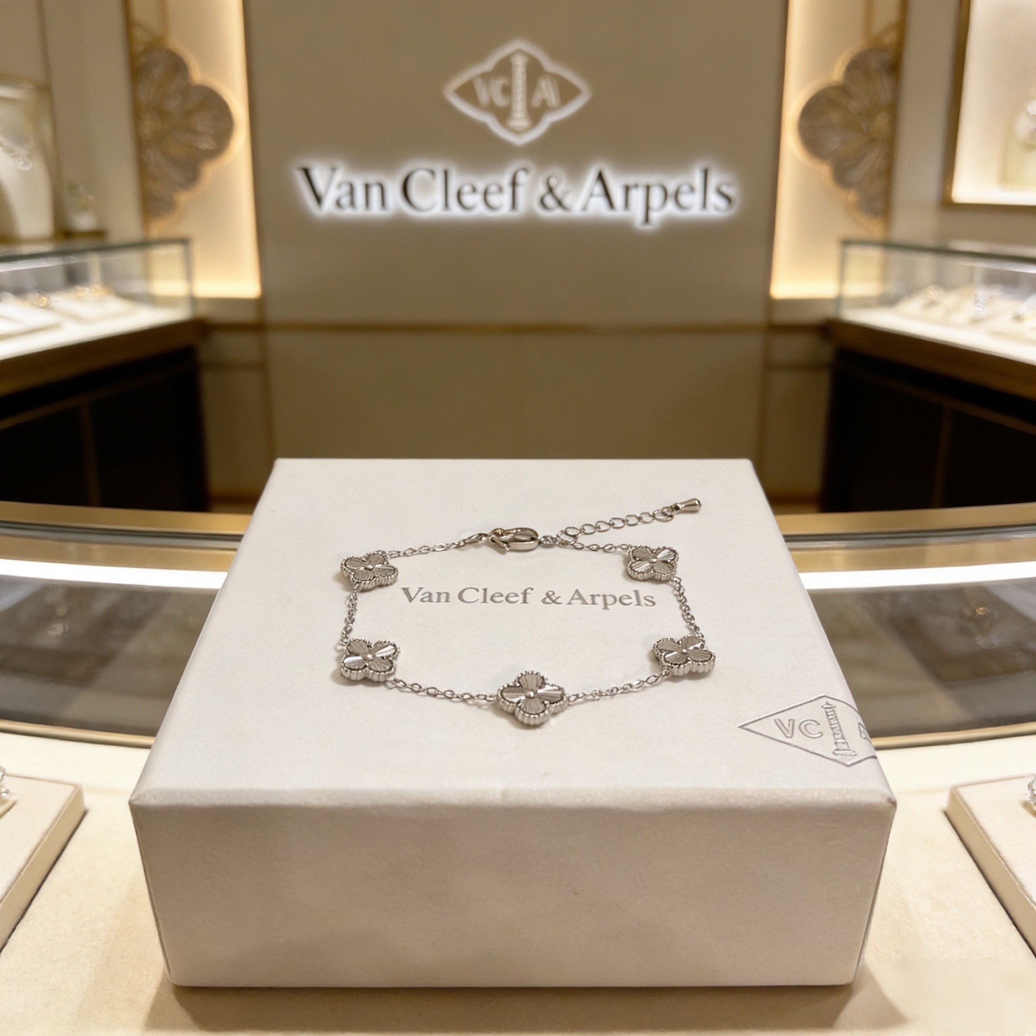 〔精工原版〕爆款 VCA四叶草🍀梵克雅宝手链 V金等级 经典之作 官网同款 时尚潮流 采用多层次金属雕刻