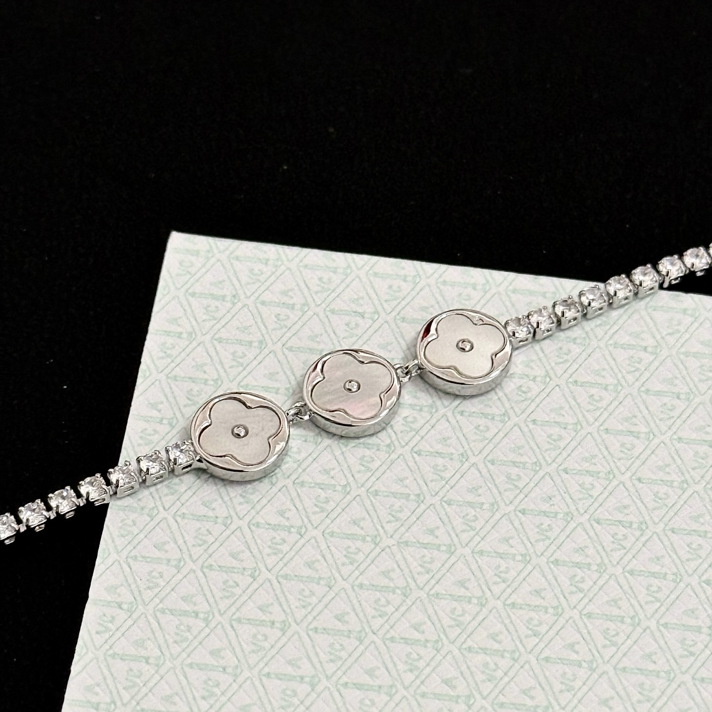 〔精工原版〕圣诞🎄爆款 VCA四叶草🍀梵克雅宝手链 V金等级 经典之作 官网同款 时尚潮流 采用多层次金