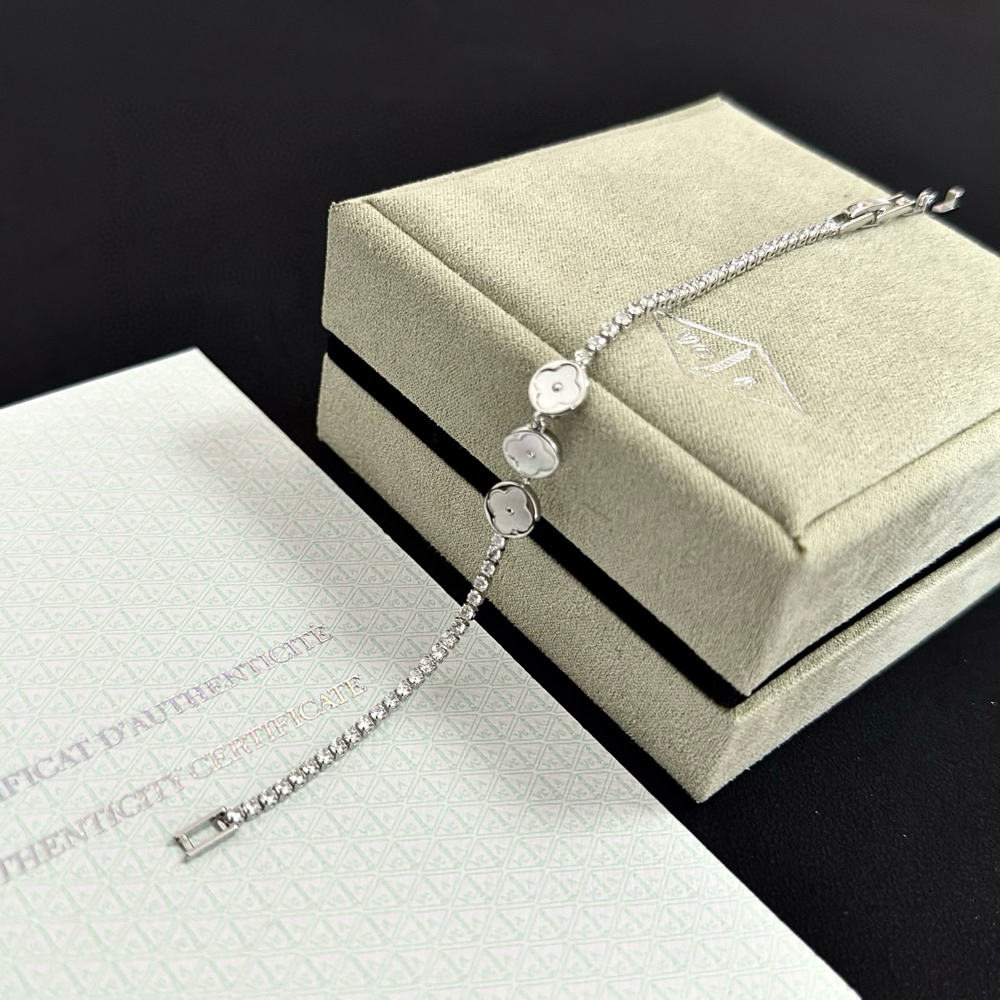 〔精工原版〕圣诞🎄爆款 VCA四叶草🍀梵克雅宝手链 V金等级 经典之作 官网同款 时尚潮流 采用多层次金