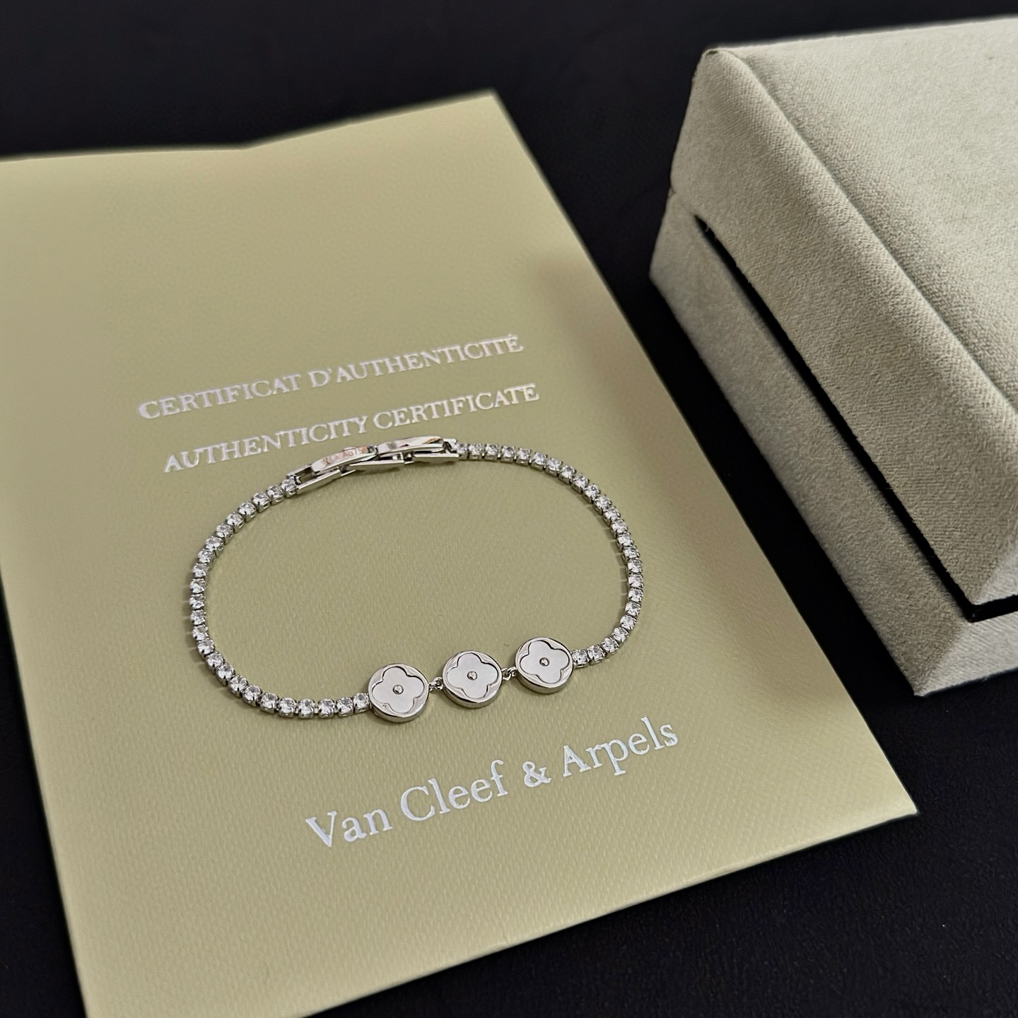 〔精工原版〕圣诞🎄爆款 VCA四叶草🍀梵克雅宝手链 V金等级 经典之作 官网同款 时尚潮流 采用多层次金