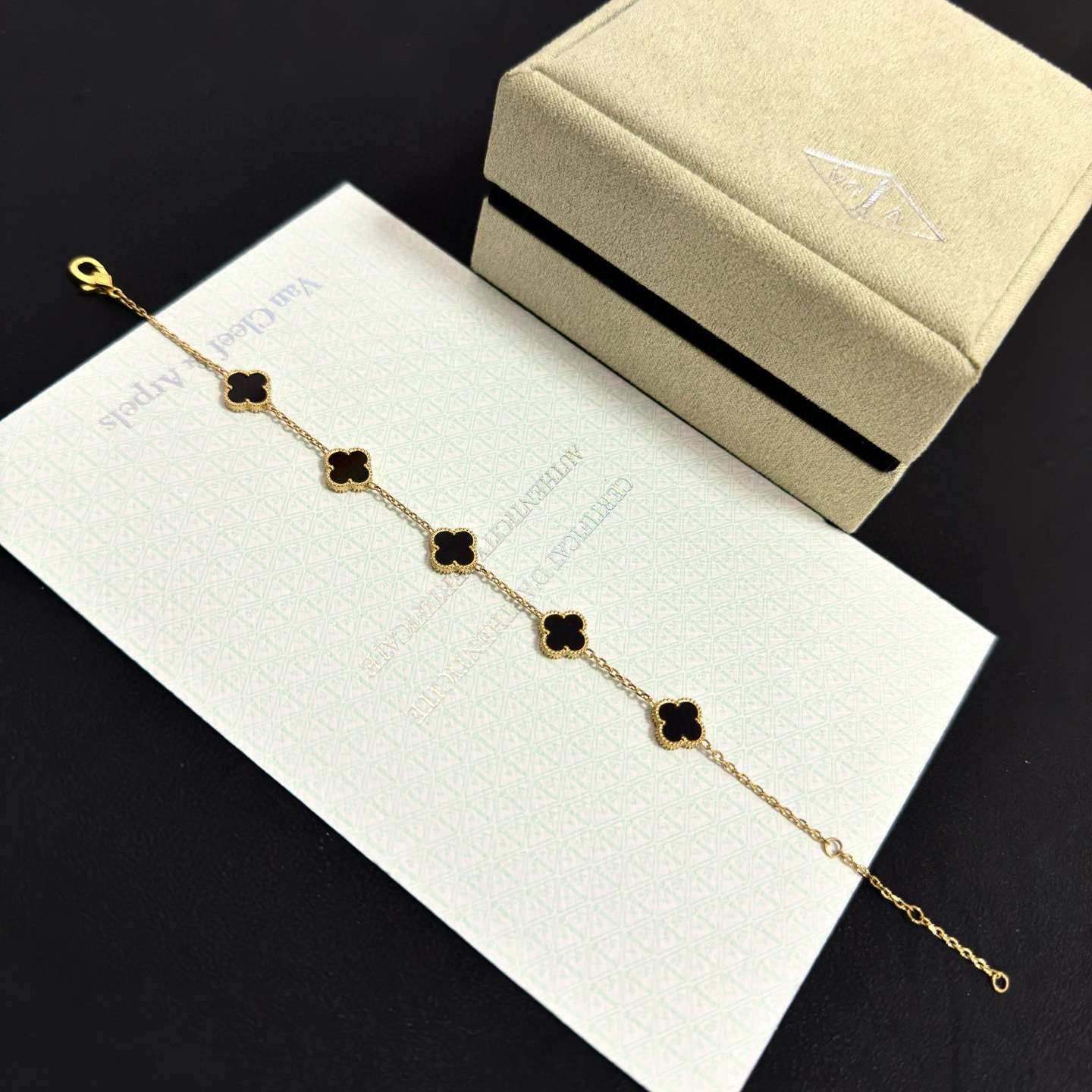 〔精工原版〕爆款 VCA四叶草🍀梵克雅宝手链 V金等级 经典之作 官网同款 时尚潮流 采用多层次金属雕刻